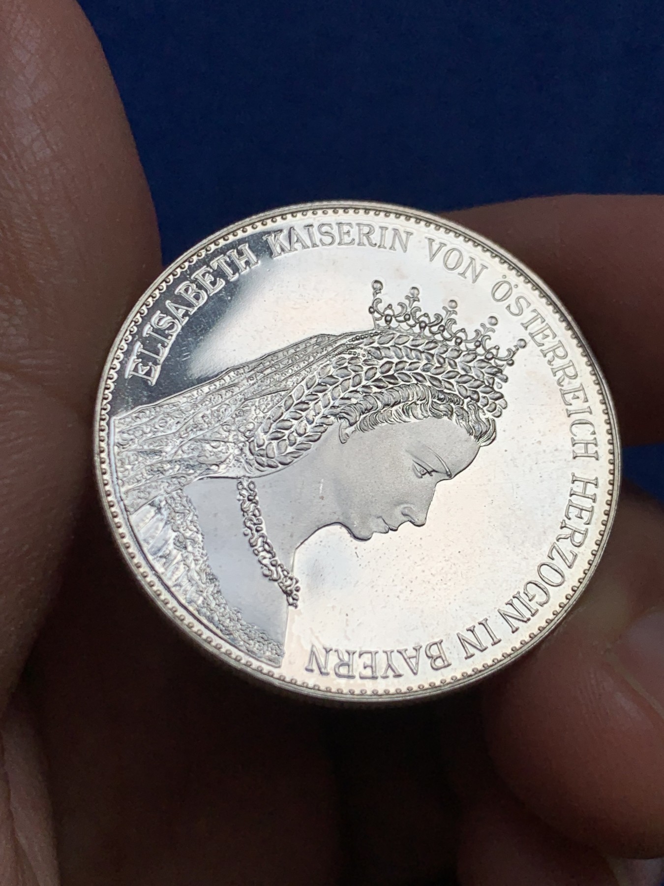 《竞宝斋》第240场-周日，周一 年终尾场 (全场包邮) 奥地利 茜茜公主纪念银章 15.3克 34.1mm