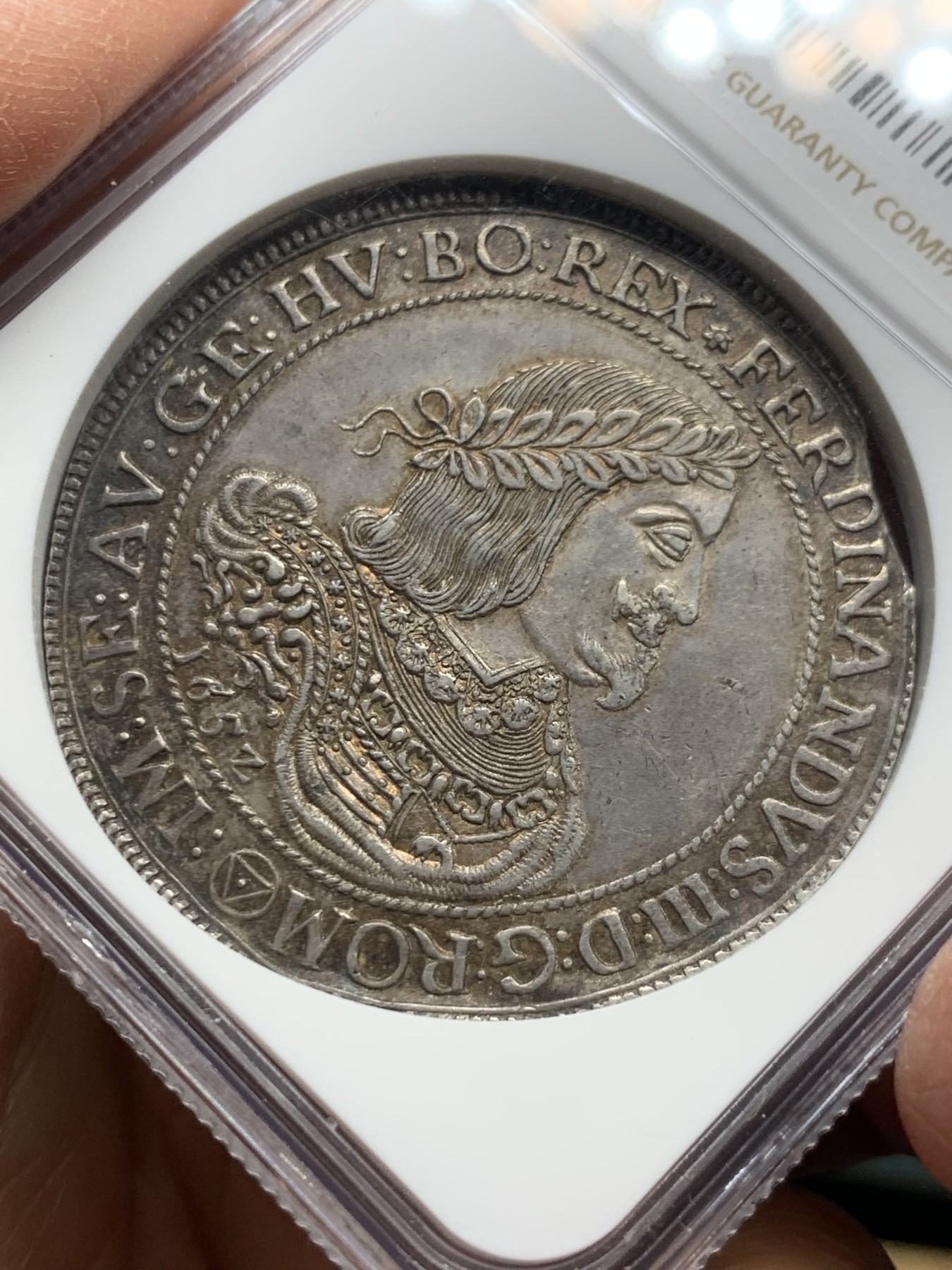 《竞宝斋》第240场-周日，周一 年终尾场 (全场包邮) NGC-AU58 1652年 神圣罗马帝国 裴迪南三世 1泰勒 大银币 原光深彩包浆，高点俱在细节佳，低评，该年份冠军分!维也纳造币厂，少见品种，猪嘴利奥波德一世的爸爸