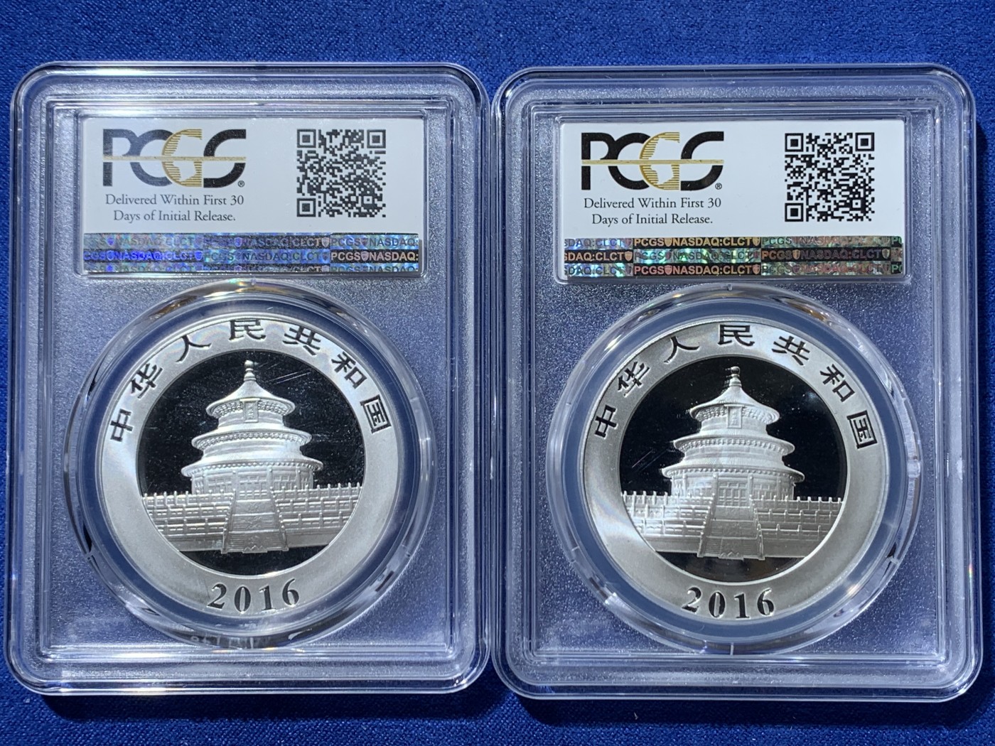 《竞宝斋》第240场-周日，周一 年终尾场 (全场包邮) 两枚一组 PCGS MS70 满分 中国2016年熊猫银币一对，初铸版带初打标