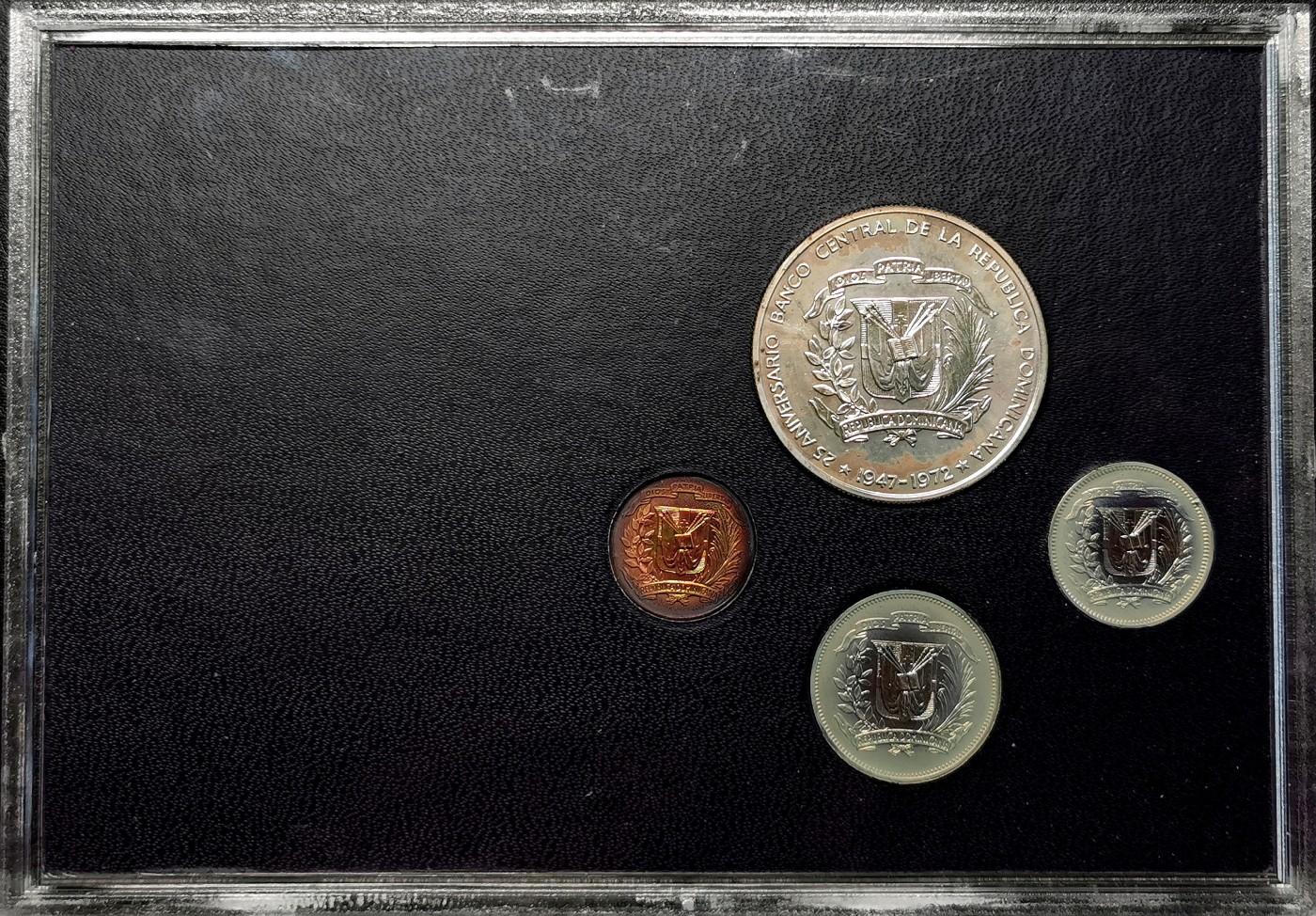 凡希社世界钱币微拍第二百六十期 1972多米尼加中央银行纪念精铸PS原厂塑封，略有氧化。