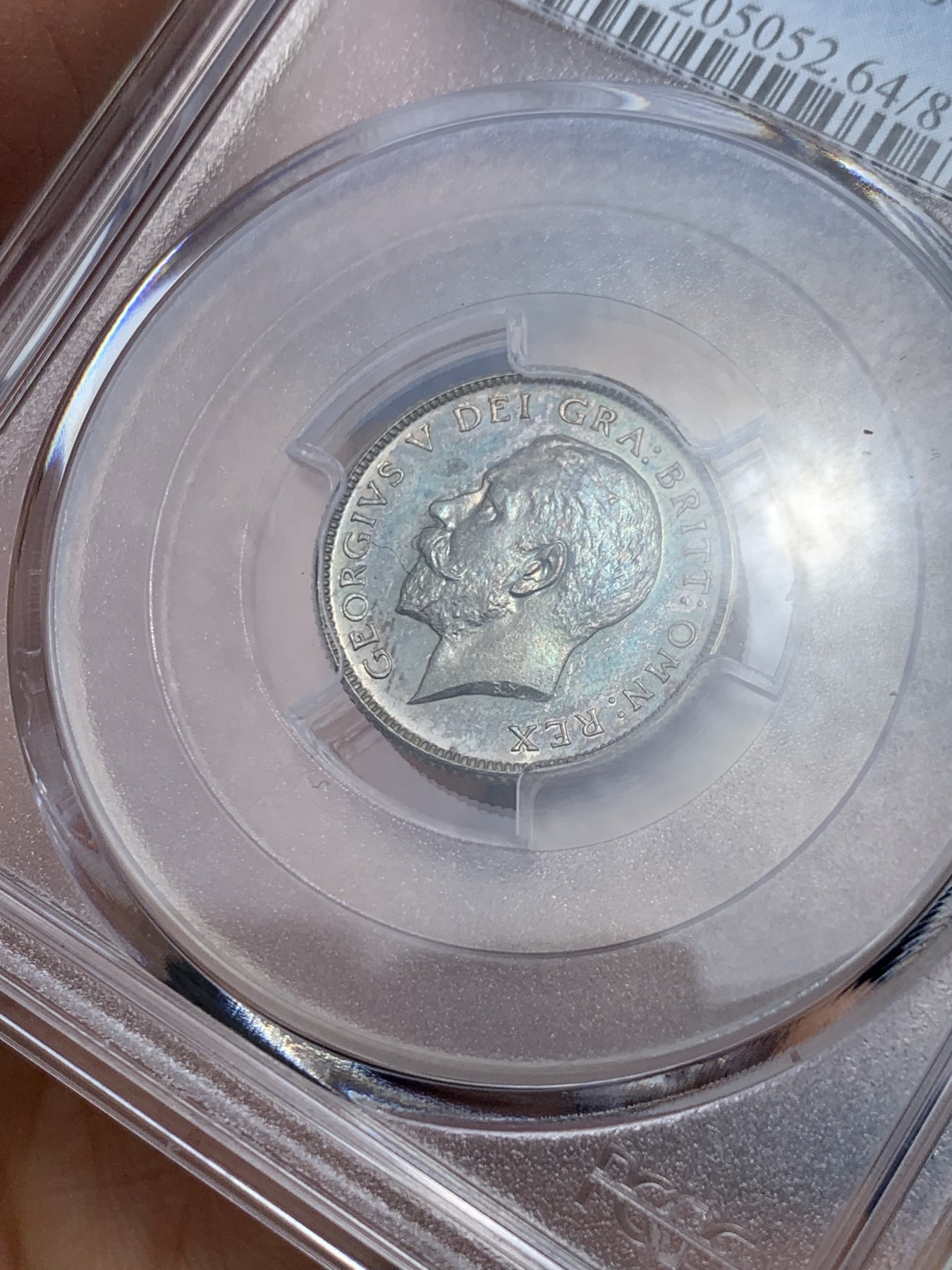 《竞宝斋》第240场-周日，周一 年终尾场 (全场包邮) PCGS-PR64 英国1911乔治五世精制6便士银币，小狮子威风凛凛。深彩包浆，底板镜面感十足，收藏级品相