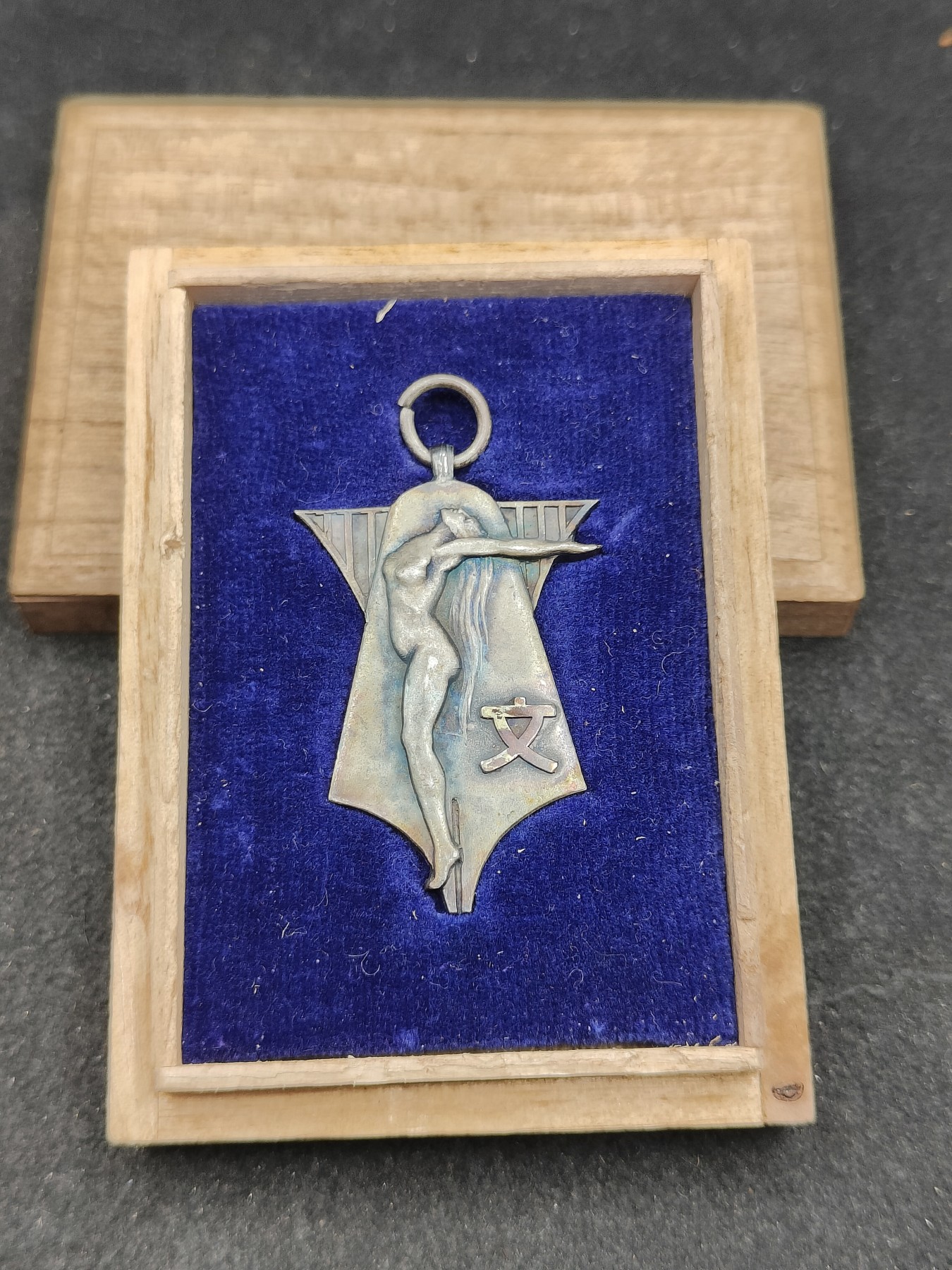 全场0元起拍 第129期 咸鱼国勋章拍卖专场 2月4日（周日）下午6：00开始 日本战时 1935年 文艺部徽章 纯银制 13.7克