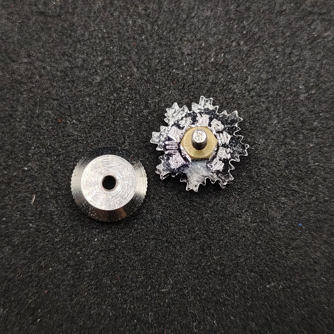 全场0元起拍 第129期 咸鱼国勋章拍卖专场 2月4日（周日）下午6：00开始 日本交通安全协会徽章