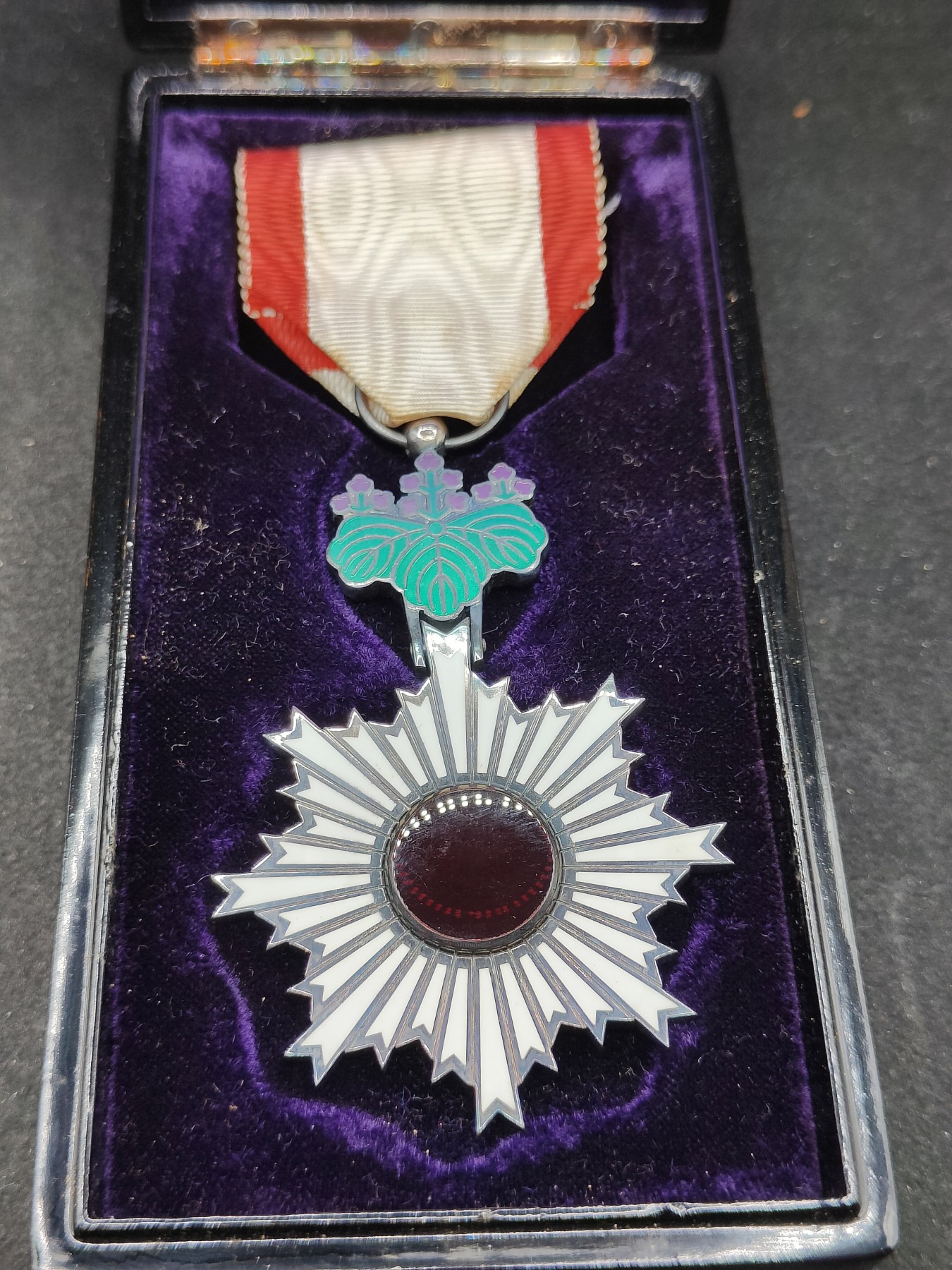 全场0元起拍 第129期 咸鱼国勋章拍卖专场 2月4日（周日）下午6：00开始 美品无损 日本六等旭日章银制带盒