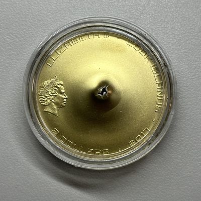 康怡轩钱币【以色列+葡萄牙+库克+澳大利亚+芬兰】第251003期  2017年库克群岛发行陨石系列-非洲马里球粒H5陨石镀金纪念银币  1枚