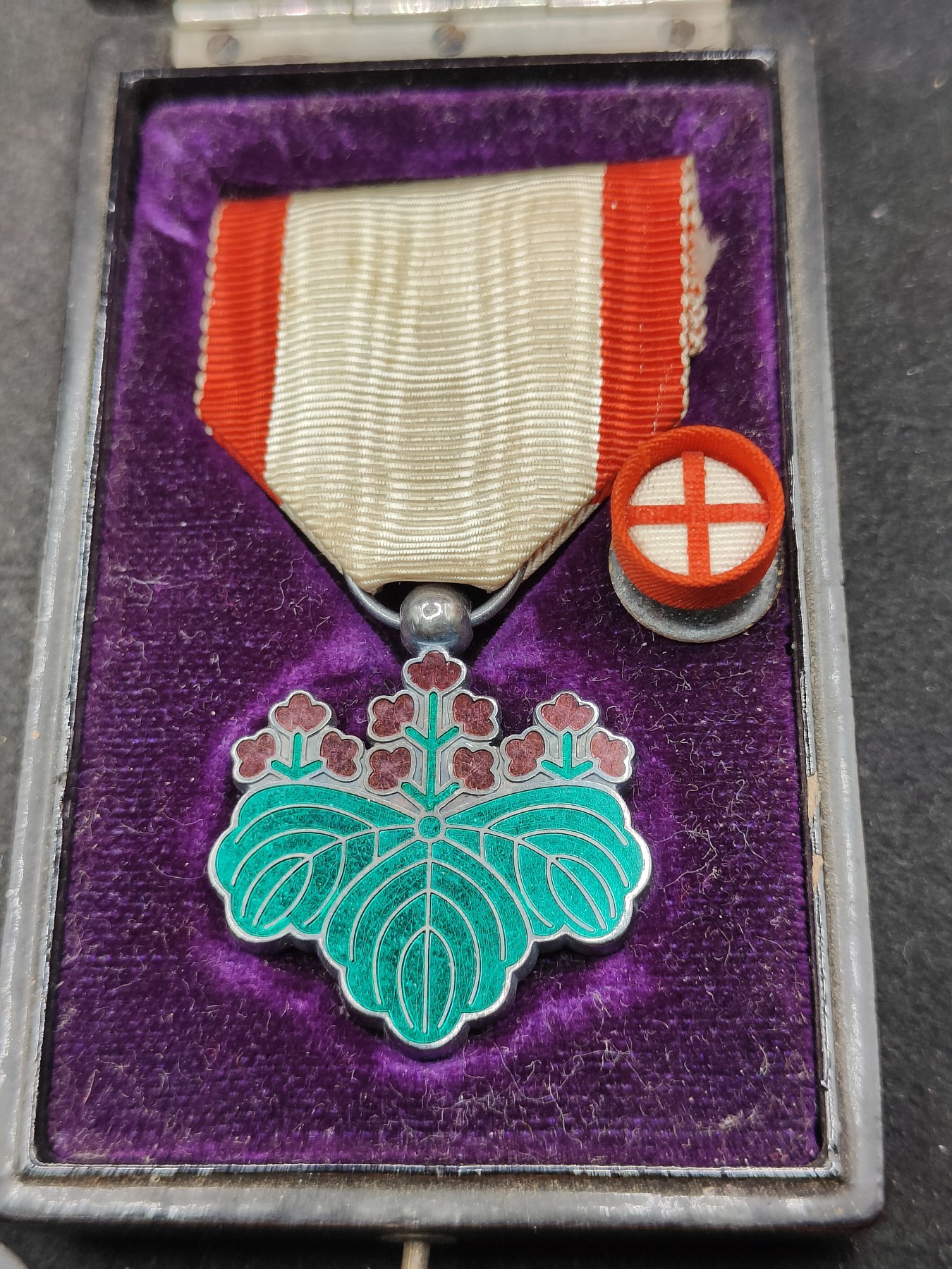 全场0元起拍 第129期 咸鱼国勋章拍卖专场 2月4日（周日）下午6：00开始 日本战时 美品无磕碰 七等青叶章 银制带盒略