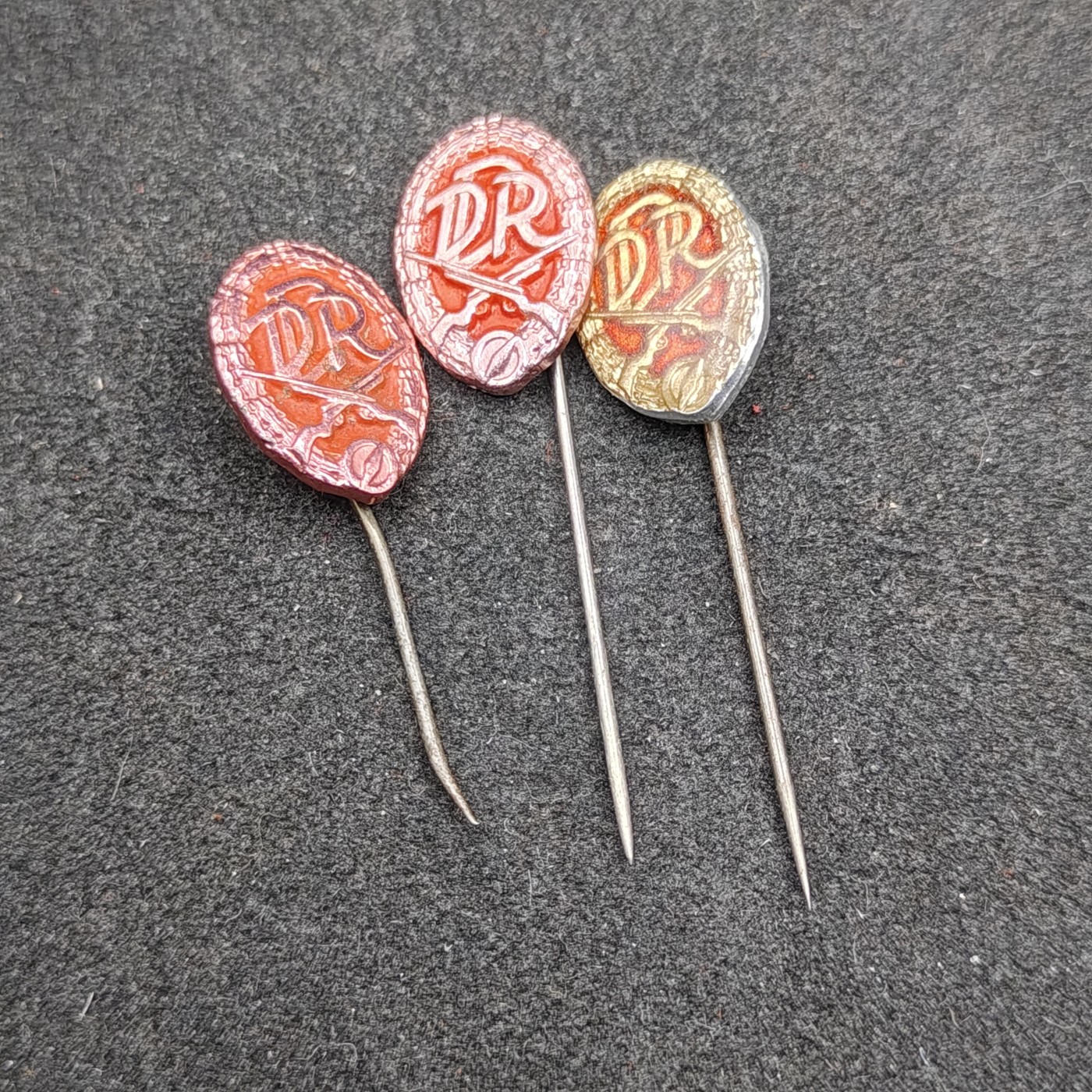 全场0元起拍 第129期 咸鱼国勋章拍卖专场 2月4日（周日）下午6：00开始 东德gst军事技能章一组