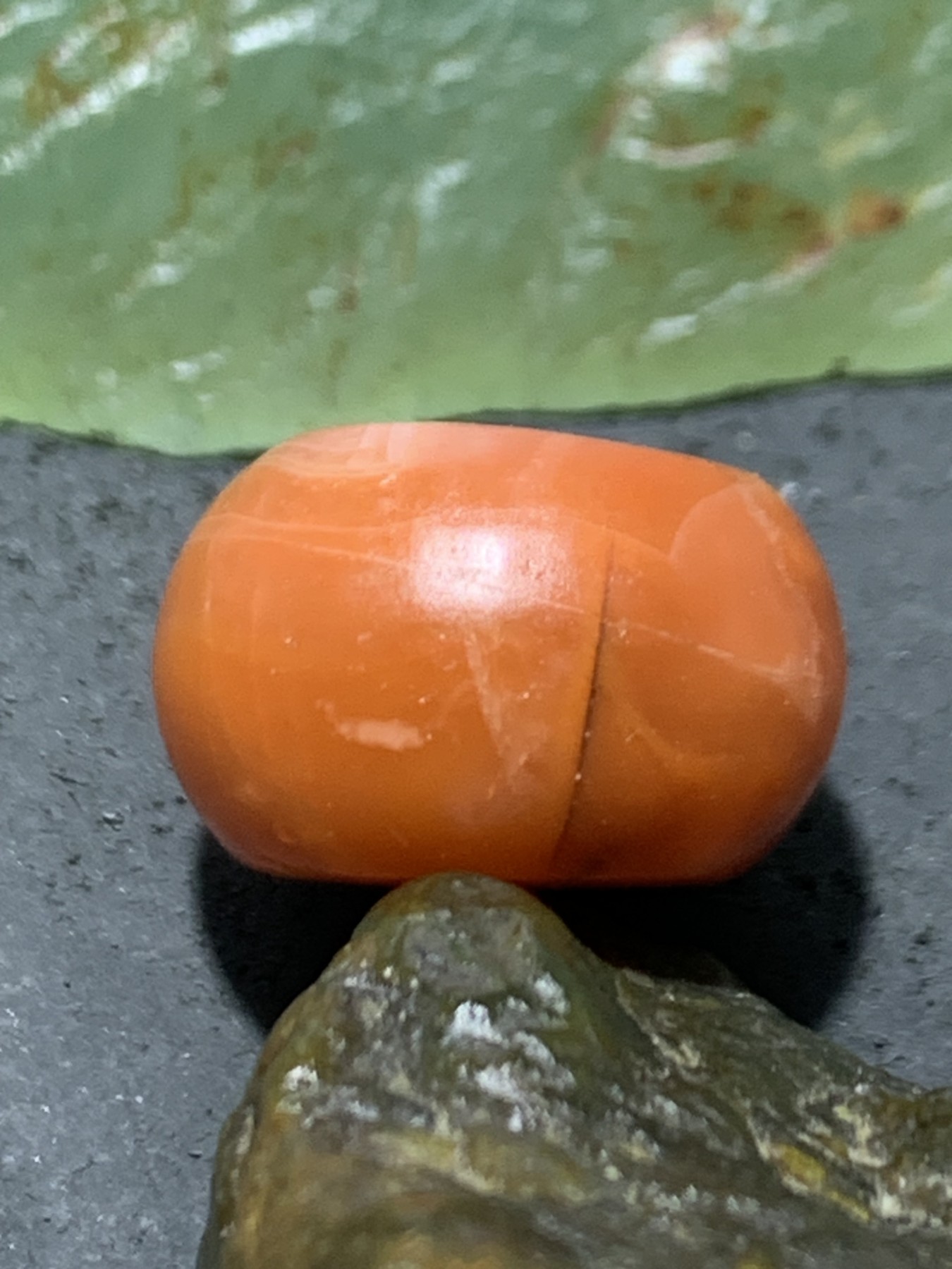 精美亚光保山南红玛瑙墩子一个，
