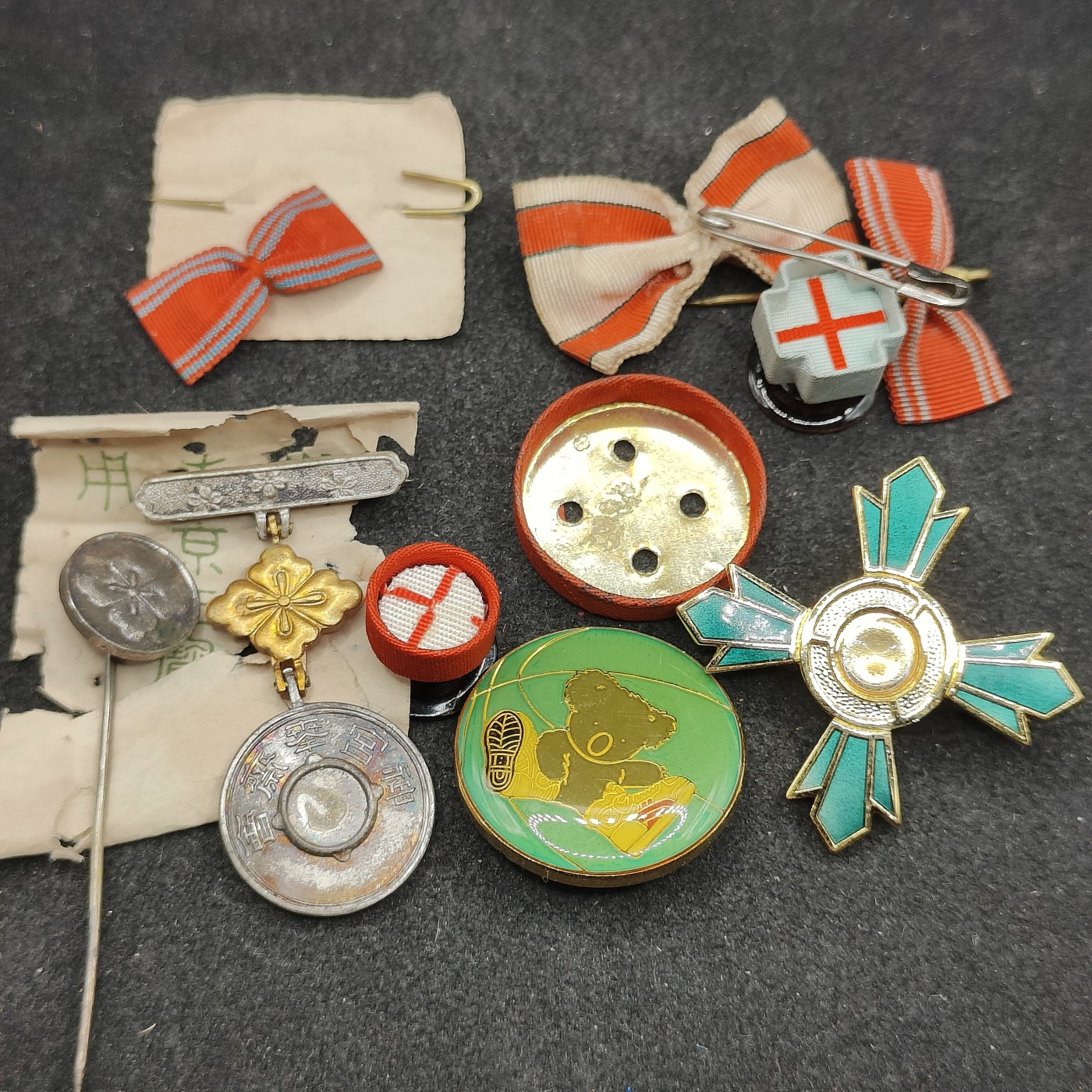 全场0元起拍 第129期 咸鱼国勋章拍卖专场 2月4日（周日）下午6：00开始 日本徽章一组