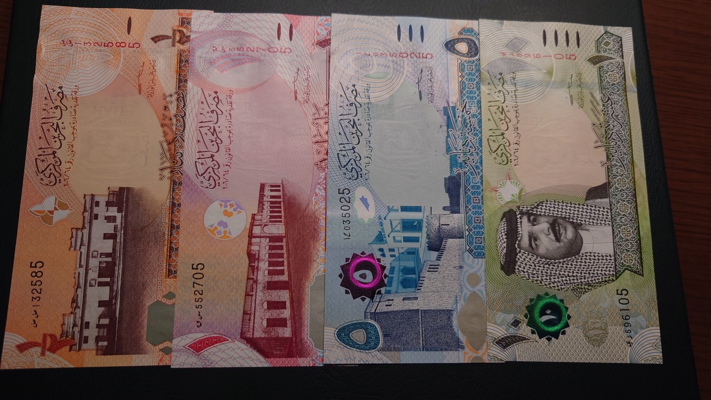 【世界钱币】精选微拍第91期暨2024年第二期 混合场 2023巴林最新签名0.5+1+5+10第纳尔 小全套全新绝品尾同(1)