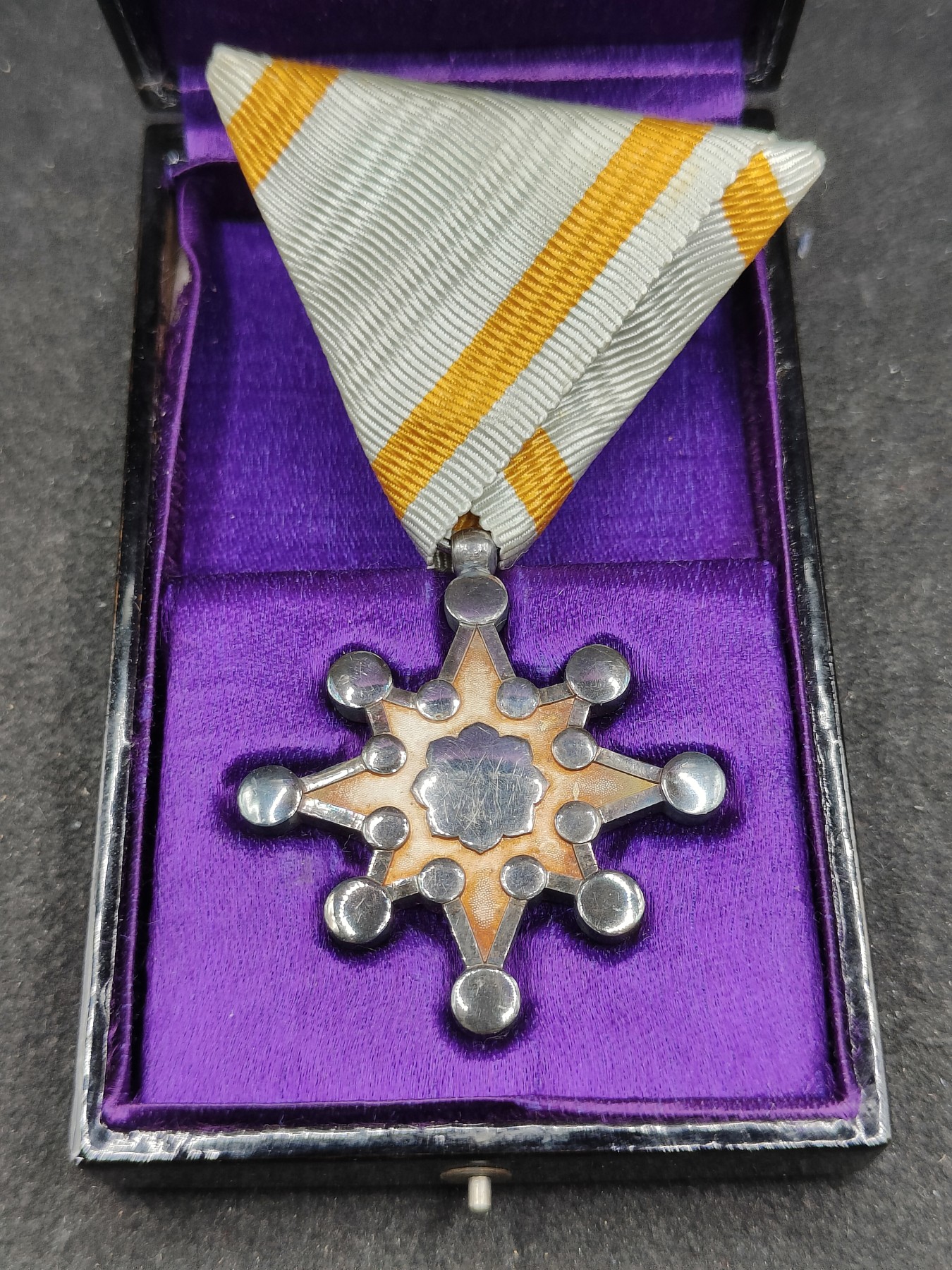 全场0元起拍 第129期 咸鱼国勋章拍卖专场 2月4日（周日）下午6：00开始 日本明治时期 八等瑞宝章银制带盒