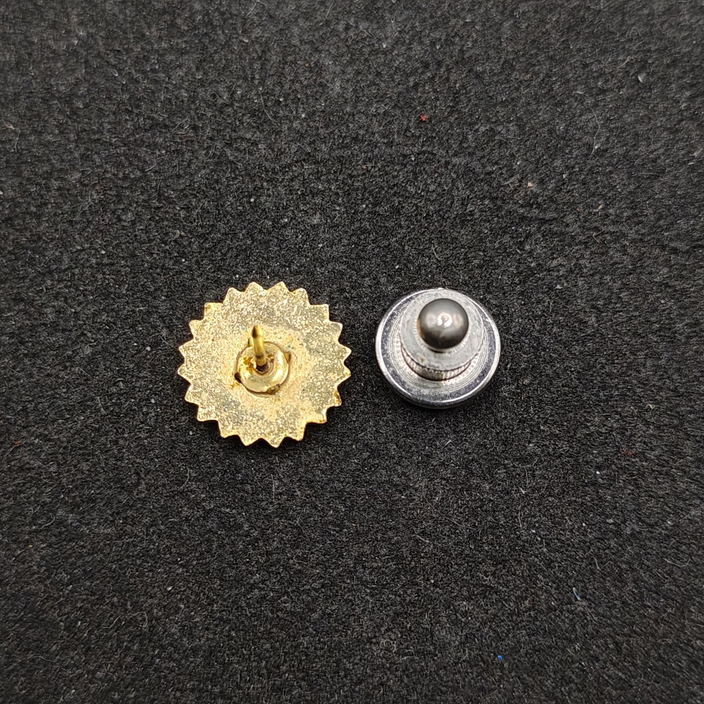 全场0元起拍 第129期 咸鱼国勋章拍卖专场 2月4日（周日）下午6：00开始 日本女子学园珐琅章