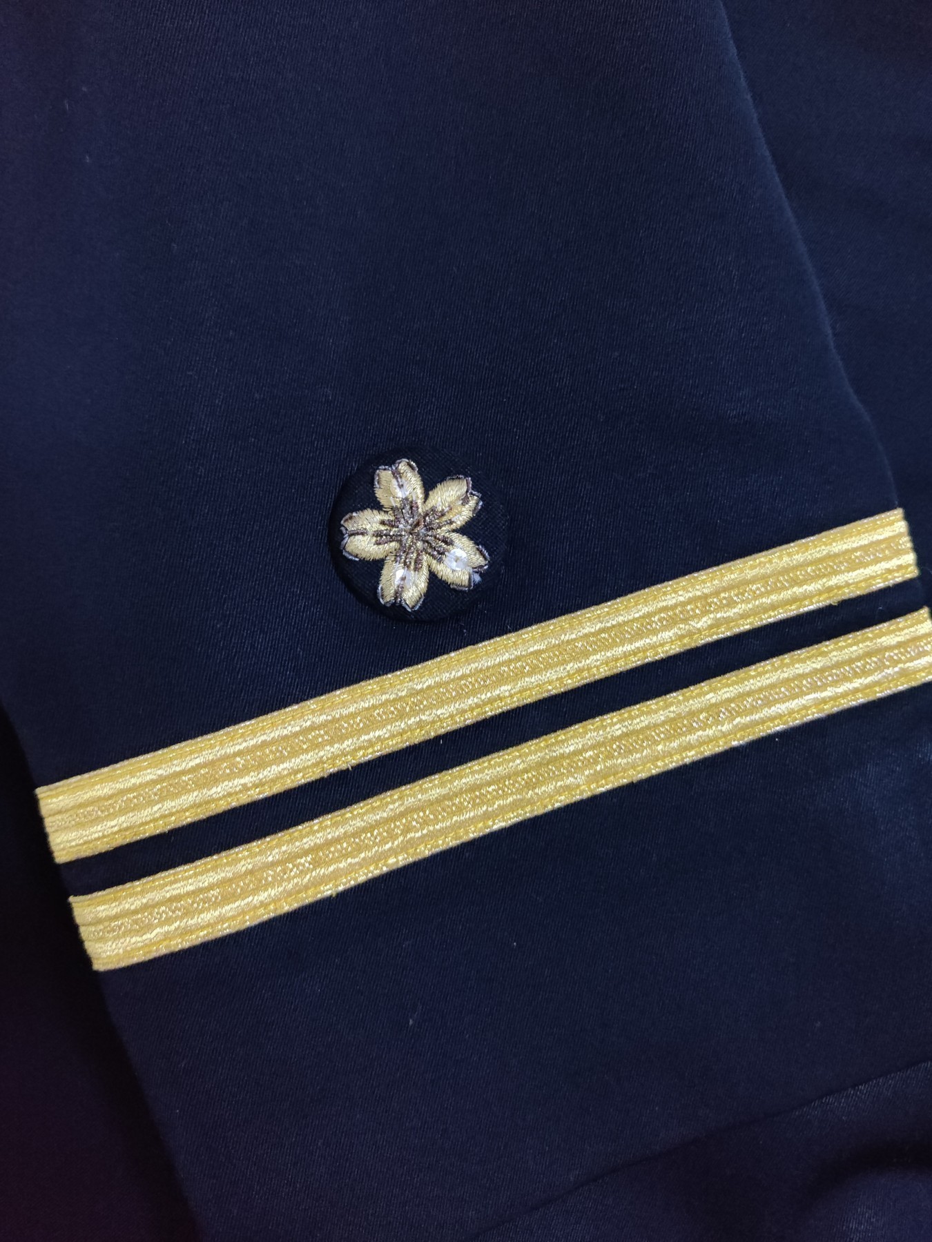 全场0元起拍 第129期 咸鱼国勋章拍卖专场 2月4日（周日）下午6：00开始 稀有大码 日本海上干部定制版常服一套 稀有铁圈扣子版本 胸围104 肩宽47 衣长80 袖长63 腰围82 裤长105