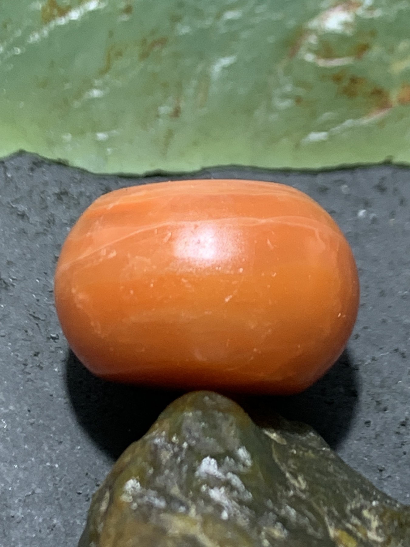 精美亚光保山南红玛瑙墩子一个，