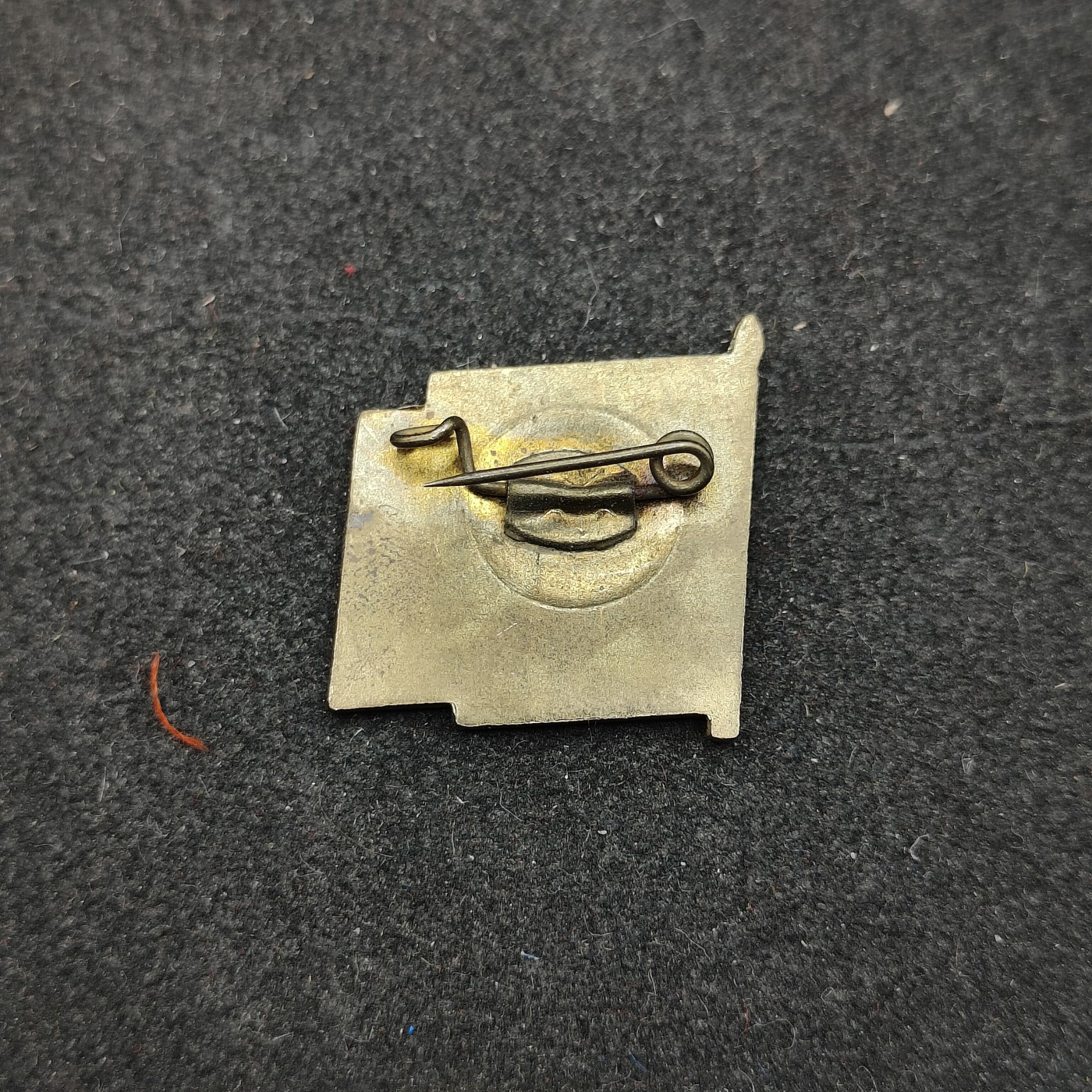 全场0元起拍 第129期 咸鱼国勋章拍卖专场 2月4日（周日）下午6：00开始 东德恩斯特台尔曼先锋队队徽