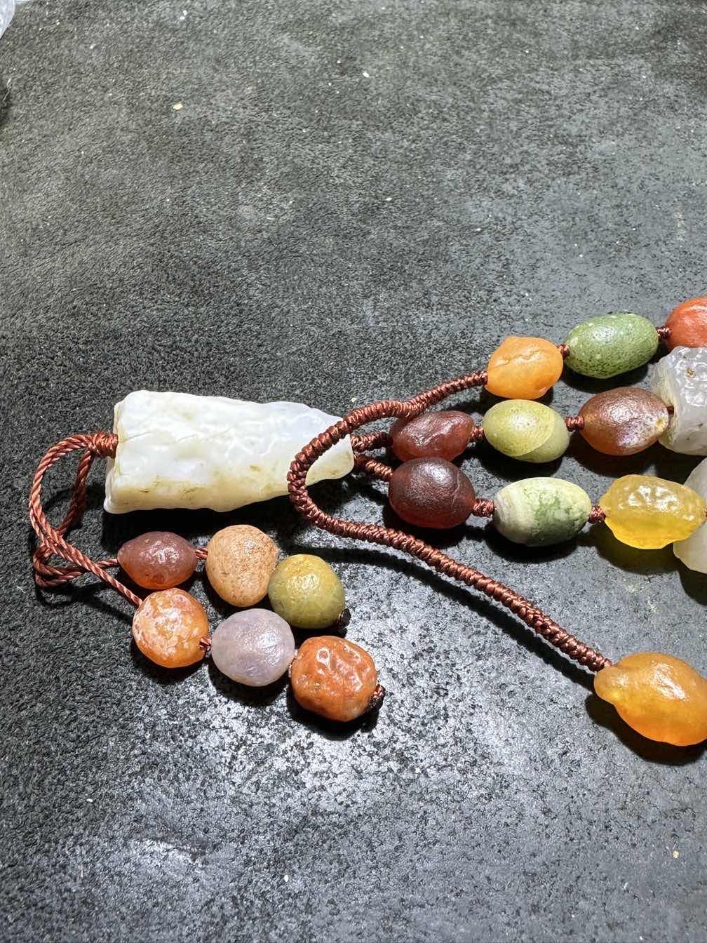 精美天然阿拉善管状玛瑙项链一条，