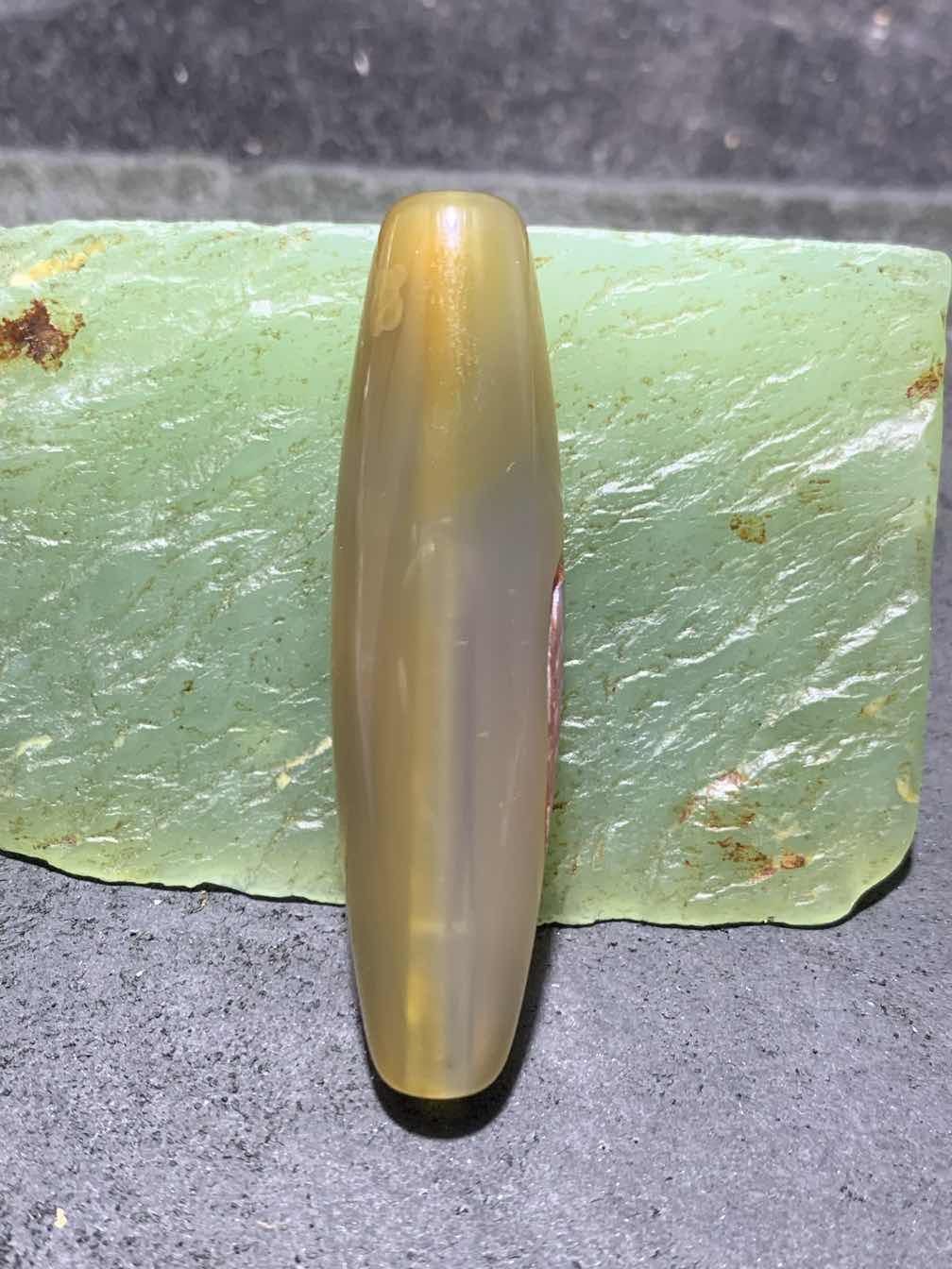 精美亚光高玉化巴西玛瑙手工俏色巧雕树叶桶珠一个！