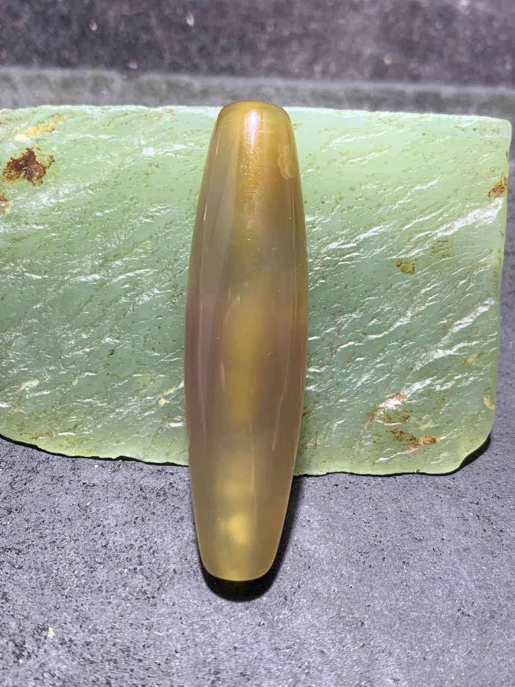 精美亚光高玉化巴西玛瑙手工俏色巧雕树叶桶珠一个！