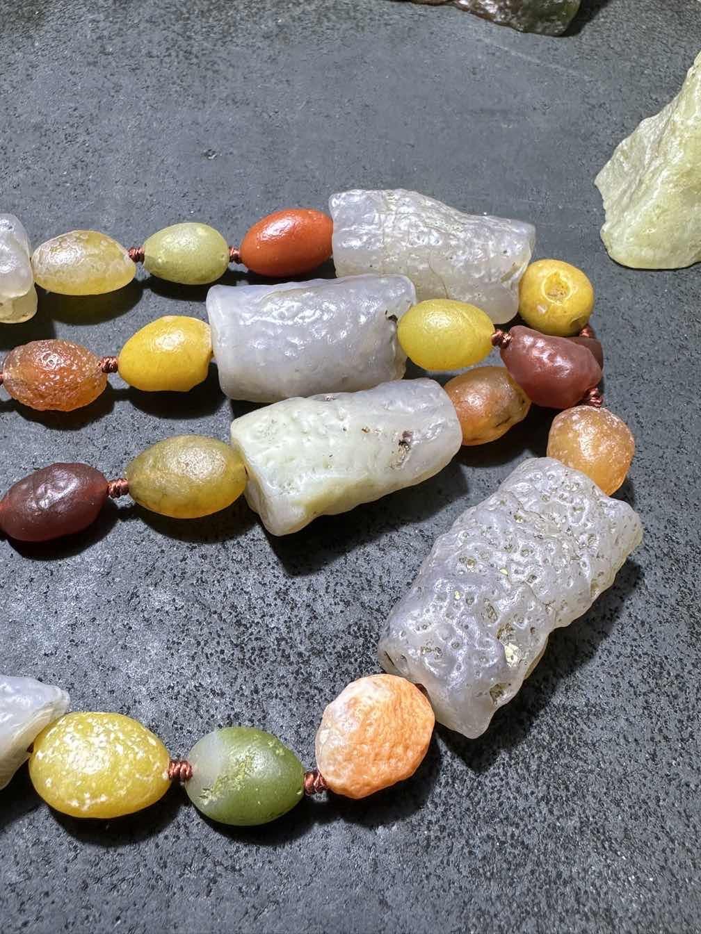 精美天然阿拉善管状玛瑙项链一条，