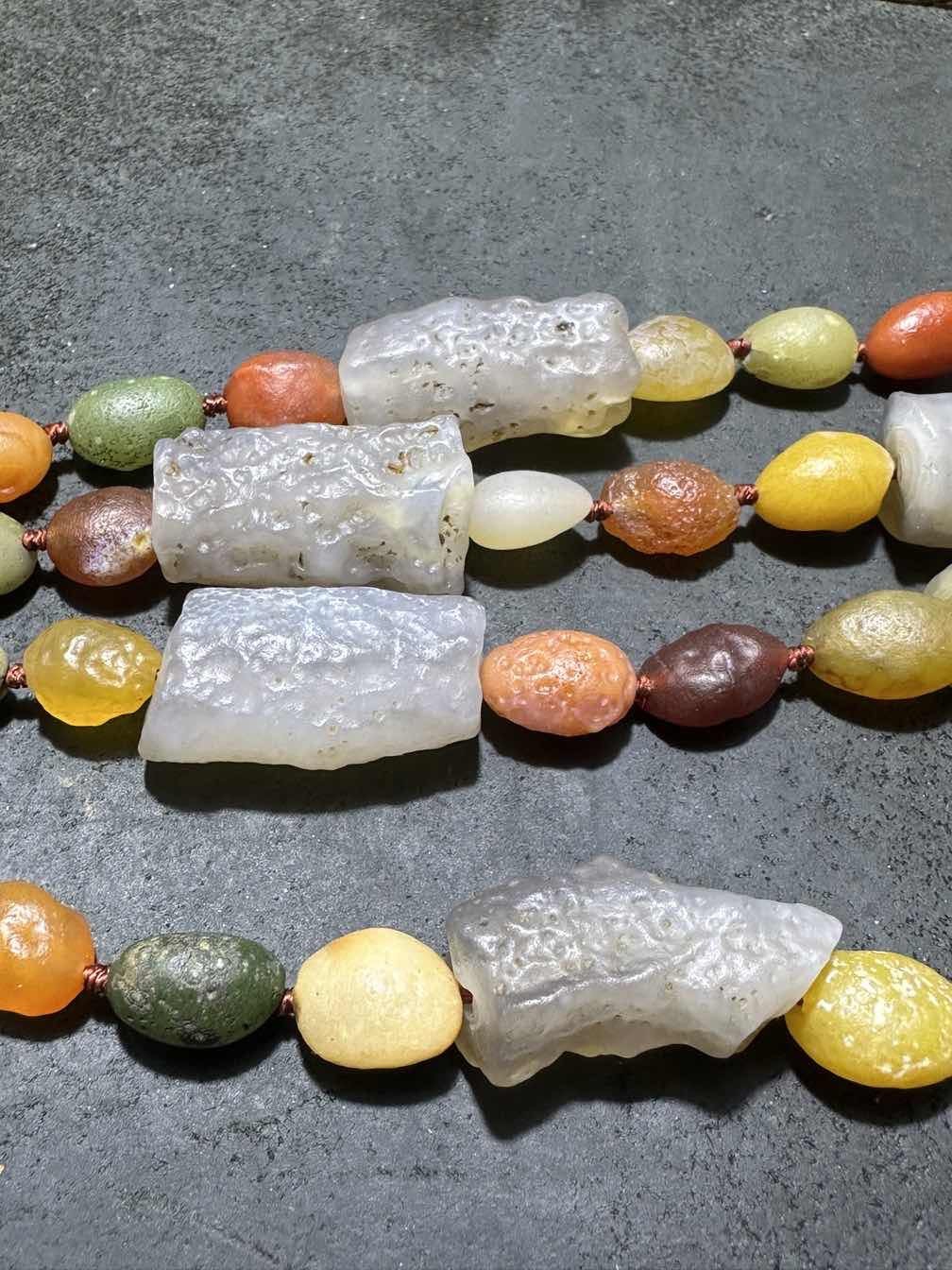 精美天然阿拉善管状玛瑙项链一条，