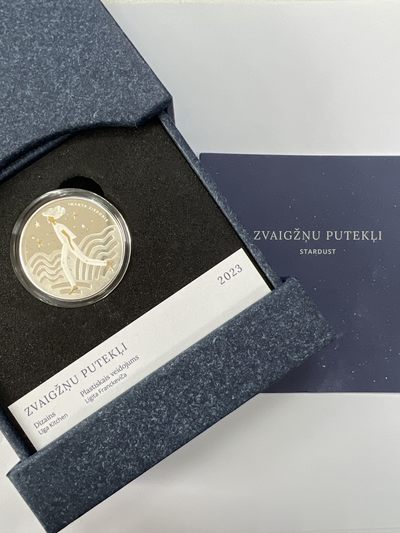 康怡轩钱币【安道尔+西班牙+拉脱维亚+刚果+瑞士+奥地利 纪念币专场】第251014期 2023年拉脱维亚发行星尘5欧元局部镀金精制纪念银币