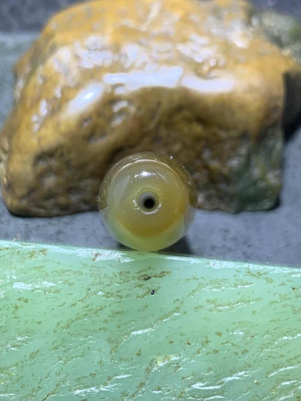 精美亚光高玉化巴西玛瑙手工俏色巧雕树叶桶珠一个！