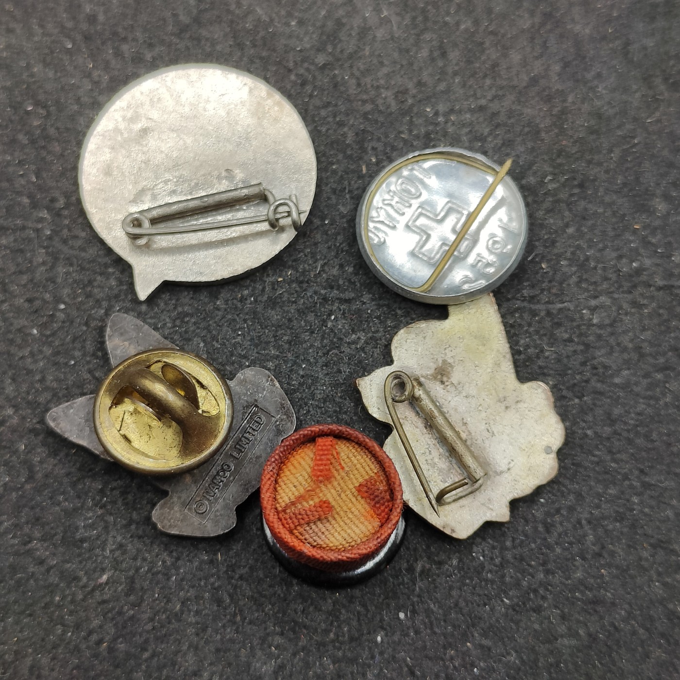 全场0元起拍 第130期 咸鱼国勋章拍卖专场 2月7日（周三）下午6：00开始 日本徽章一组