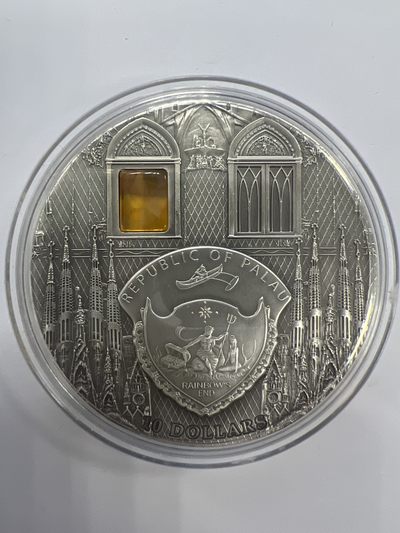 康怡轩钱币【新加坡+不丹+澳门+帕劳+美国+蒙古 纪念币专场】第251010期  2010年帕劳发行琥珀屋第二组10元镶琥珀2盎司仿古纪念银币（原证）