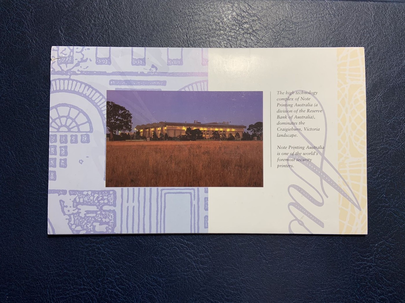 收藏联盟Quantum Auction 第322期拍卖  澳大利亚1988年和1993年10元(最后一批和第一批印刷的10元)纪念册 品相全新UNC 带原册 原册有损