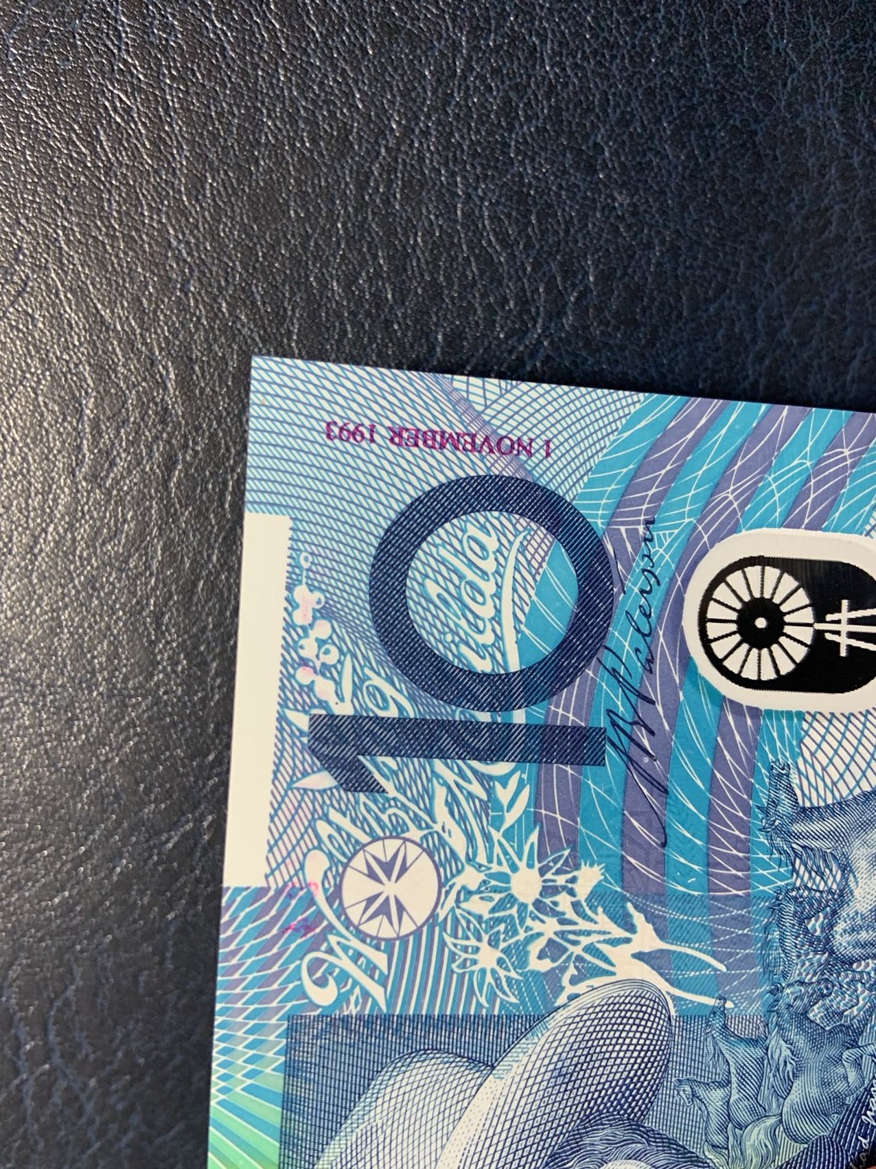 收藏联盟Quantum Auction 第322期拍卖  澳大利亚1988年和1993年10元(最后一批和第一批印刷的10元)纪念册 品相全新UNC 带原册 原册有损