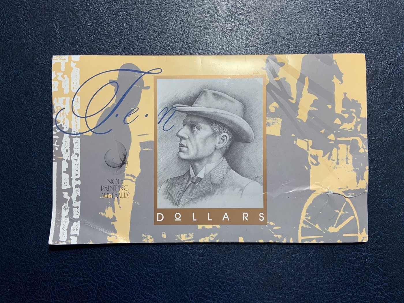 收藏联盟Quantum Auction 第322期拍卖  澳大利亚1988年和1993年10元(最后一批和第一批印刷的10元)纪念册 品相全新UNC 带原册 原册有损