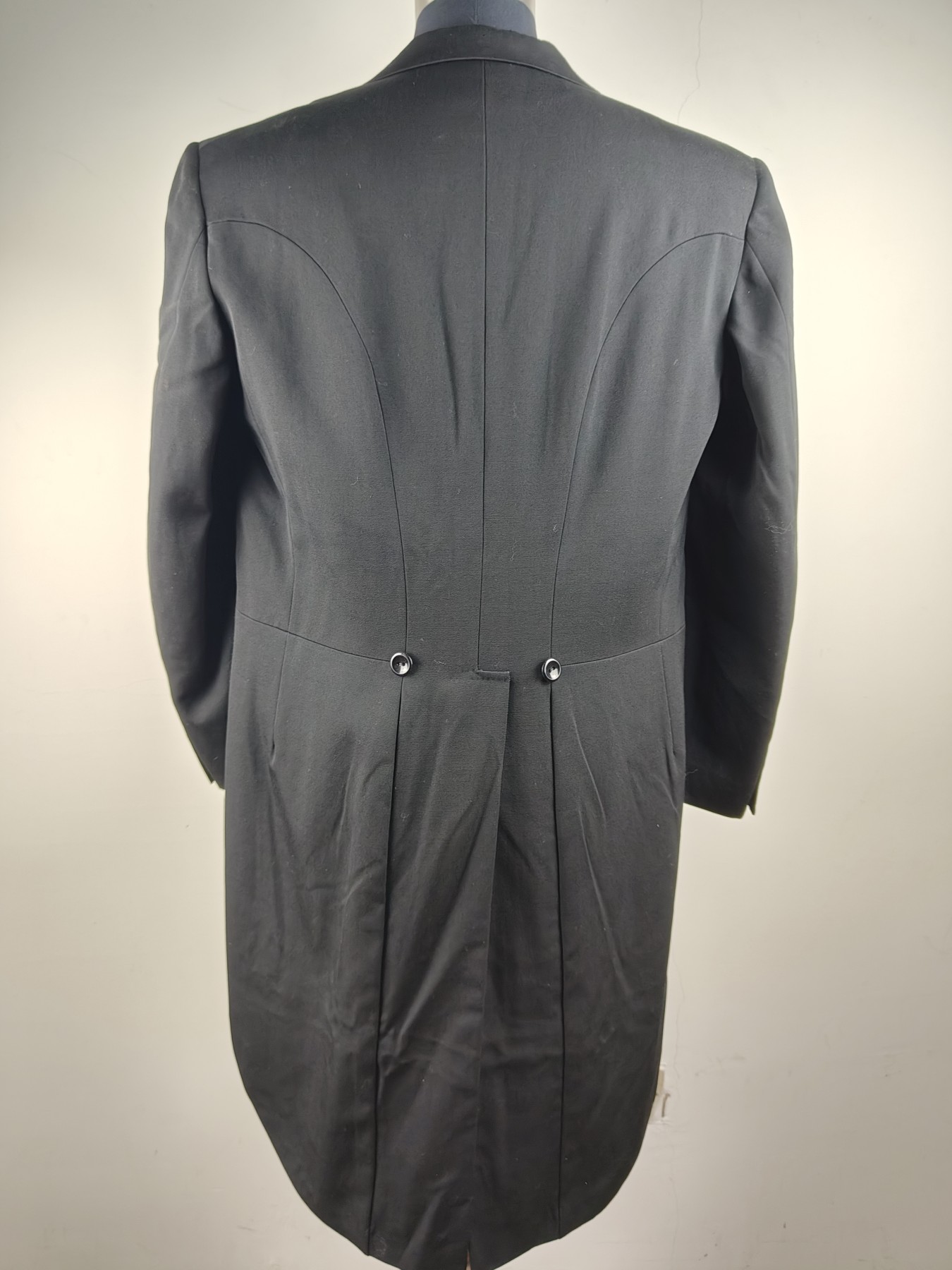 全场0元起拍 第130期 咸鱼国勋章拍卖专场 2月7日（周三）下午6：00开始 大码 日本定制晨礼服上衣 胸围104 肩宽48 衣长100 袖长58