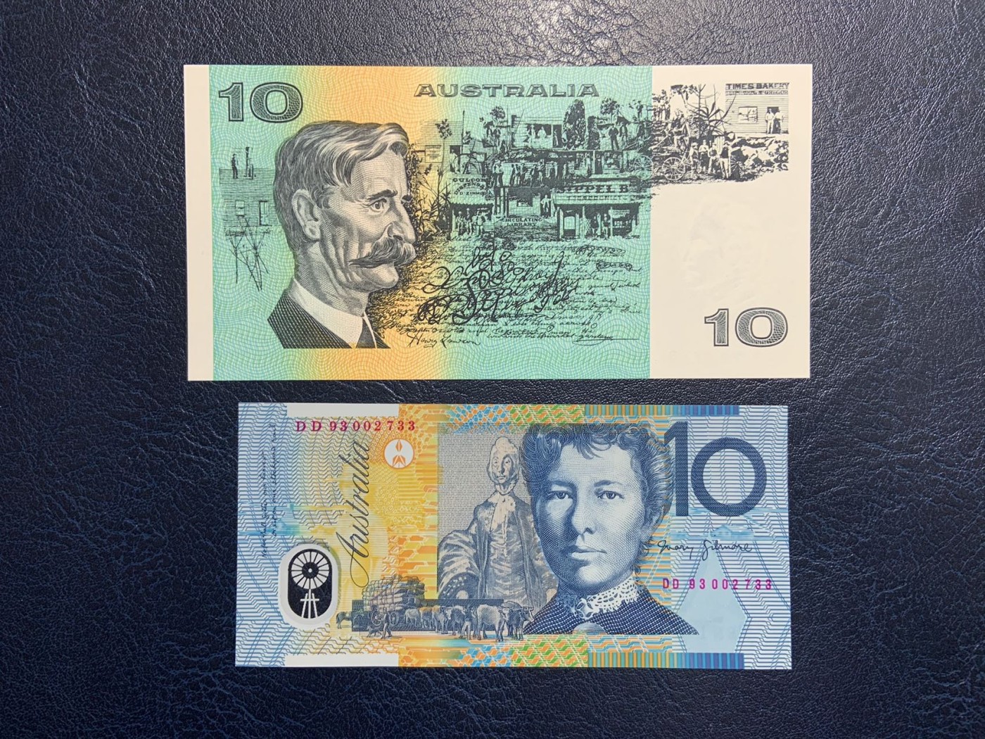 收藏联盟Quantum Auction 第322期拍卖  澳大利亚1988年和1993年10元(最后一批和第一批印刷的10元)纪念册 品相全新UNC 带原册 原册有损
