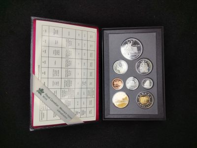 巴斯克收藏第226期 套币，原盒，卡册专场 2月 20/21/22 号三场连拍 全场包邮 - 加拿大 伊丽莎白二世 1997年精制套币封装钱包  8枚含银币6枚