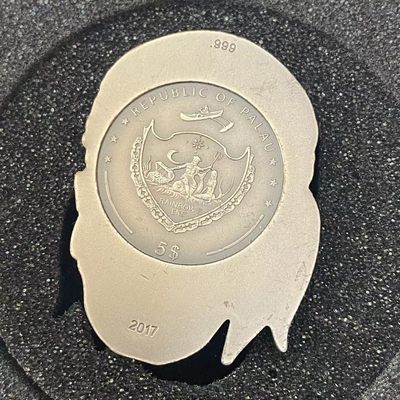 康怡轩钱币【新加坡+不丹+澳门+帕劳+美国+蒙古 纪念币专场】第251010期  2017年帕劳发行骷髅头系列海盗骷髅头5元异形仿古纪念银币