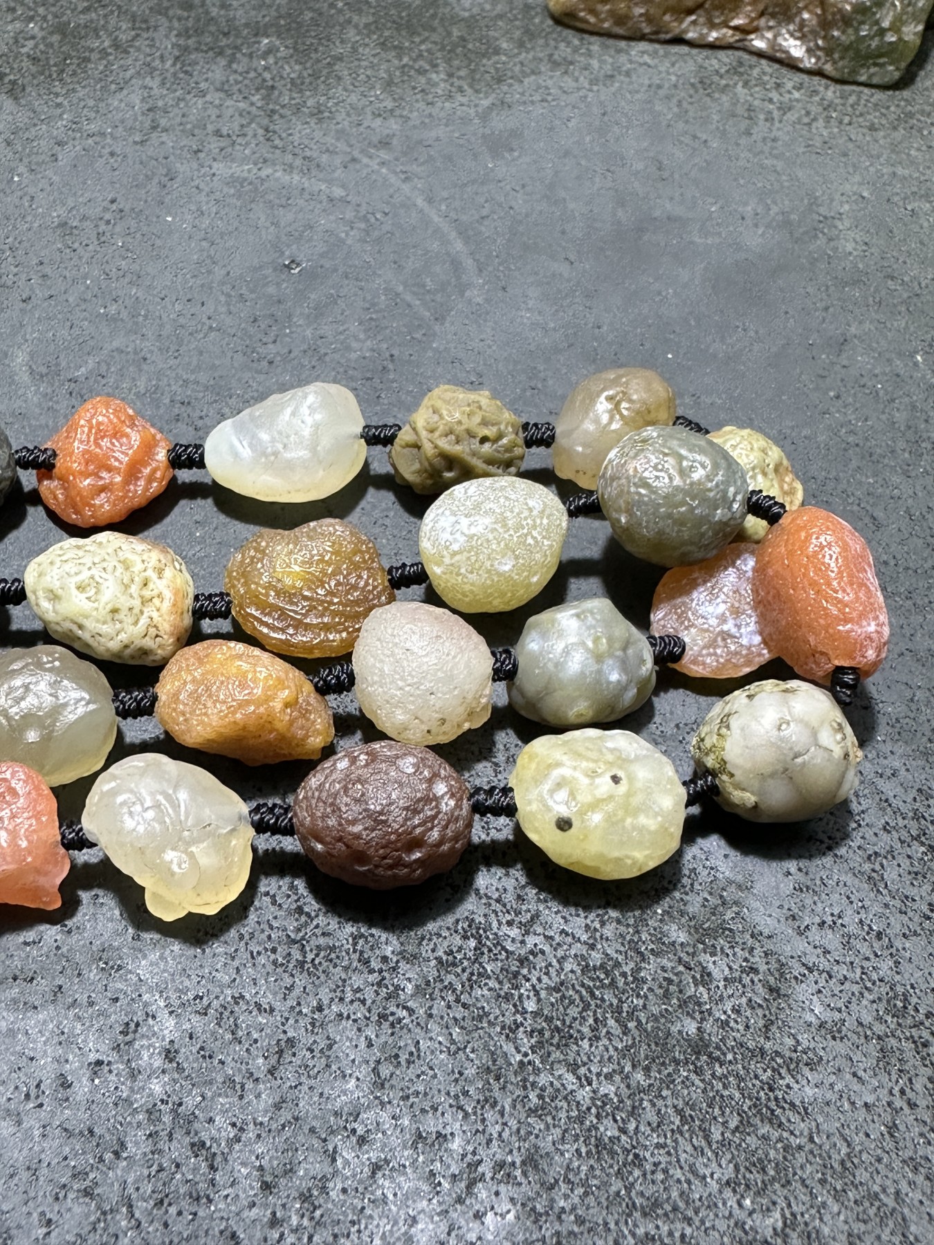 精美戈壁大颗粒高圆度青花筋脉石项链一条，