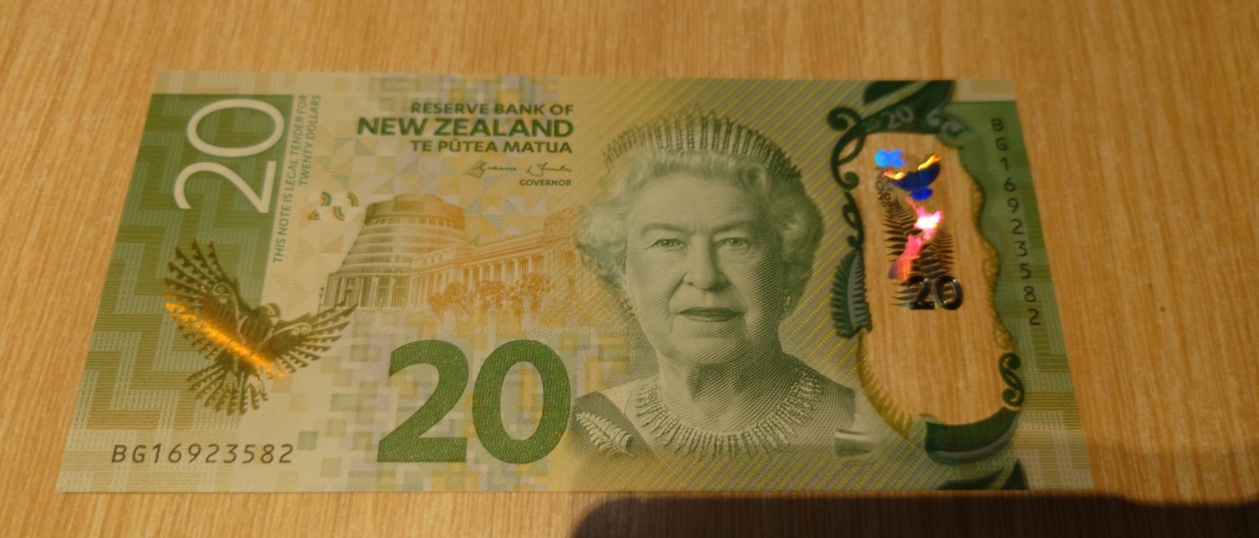 【世界钱币】精选微拍第91期暨2024年第二期 混合场 2016年新西兰20元 全新绝品无47尾号582