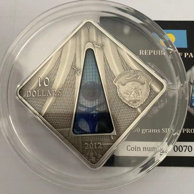 康怡轩钱币【新加坡+不丹+澳门+帕劳+美国+蒙古 纪念币专场】第251010期  2012年帕劳发行巴西利亚大教堂10元镶玻璃仿古银币 无外包装盒