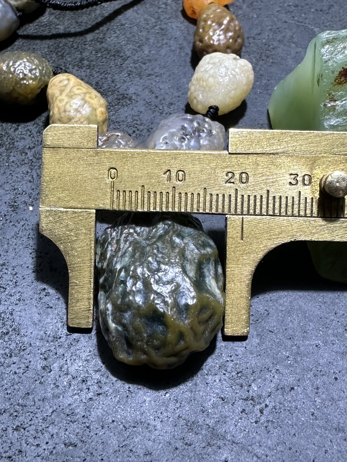 精美戈壁大颗粒高圆度青花筋脉石项链一条，