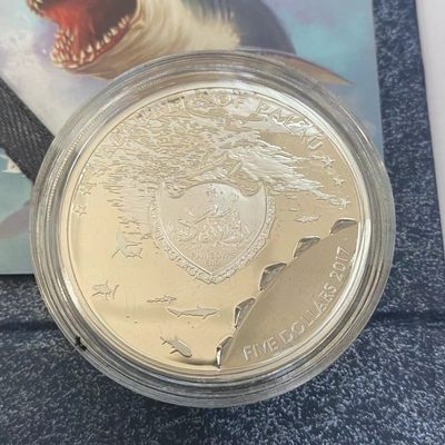 康怡轩钱币【新加坡+不丹+澳门+帕劳+美国+蒙古 纪念币专场】第251010期  2017年帕劳发行咬痕系列——鲨鱼5元高浮雕精制纪念银币