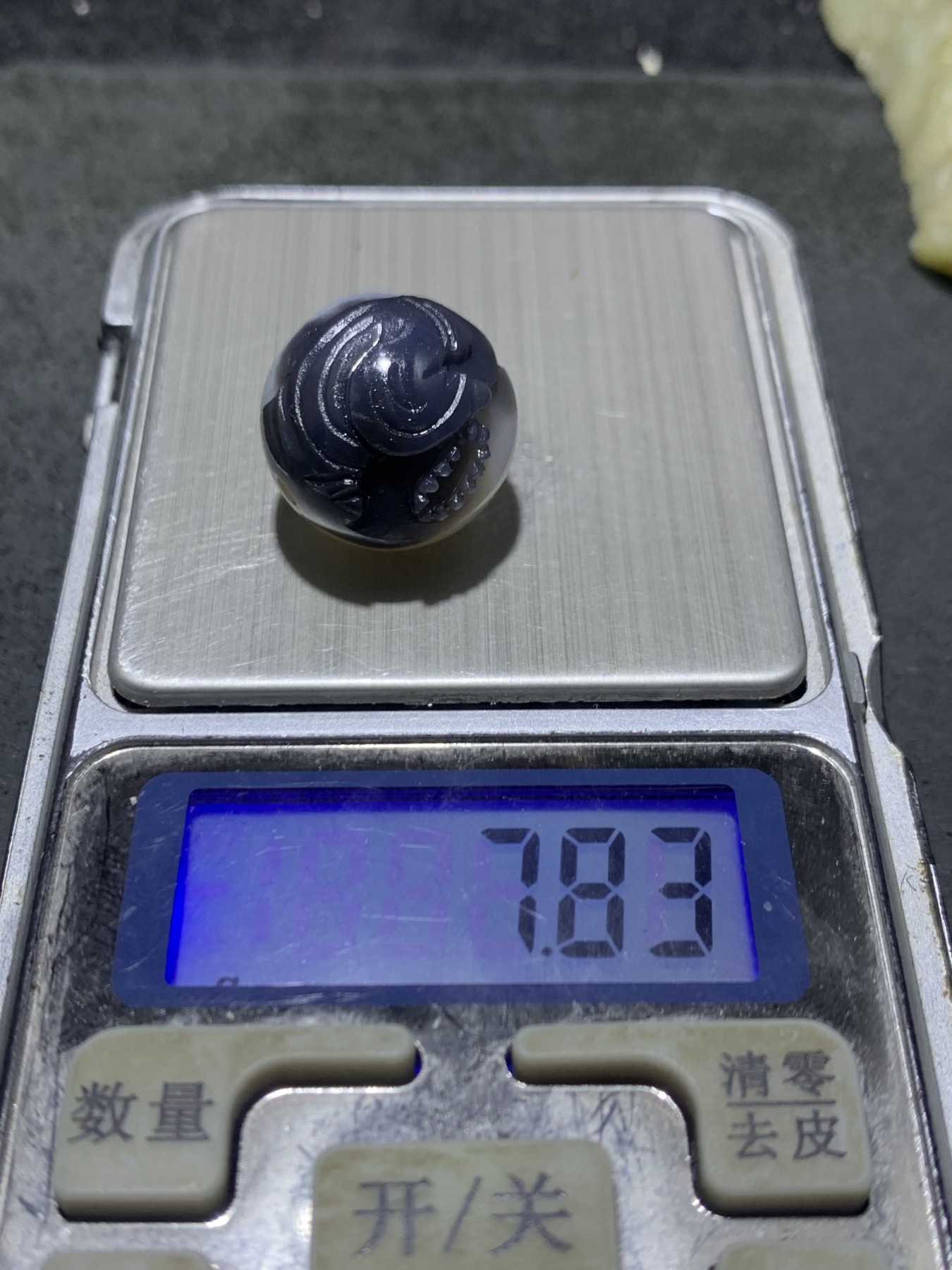 精品冰透高玉化药师玛瑙手工雕刻一心向佛珠子一颗