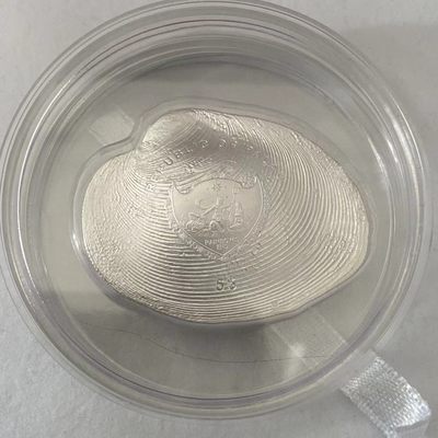 康怡轩钱币【新加坡+不丹+澳门+帕劳+美国+蒙古 纪念币专场】第251010期  2013年帕劳发行蚌形珍珠三组--镶珍珠幻彩异形5元纪念银币