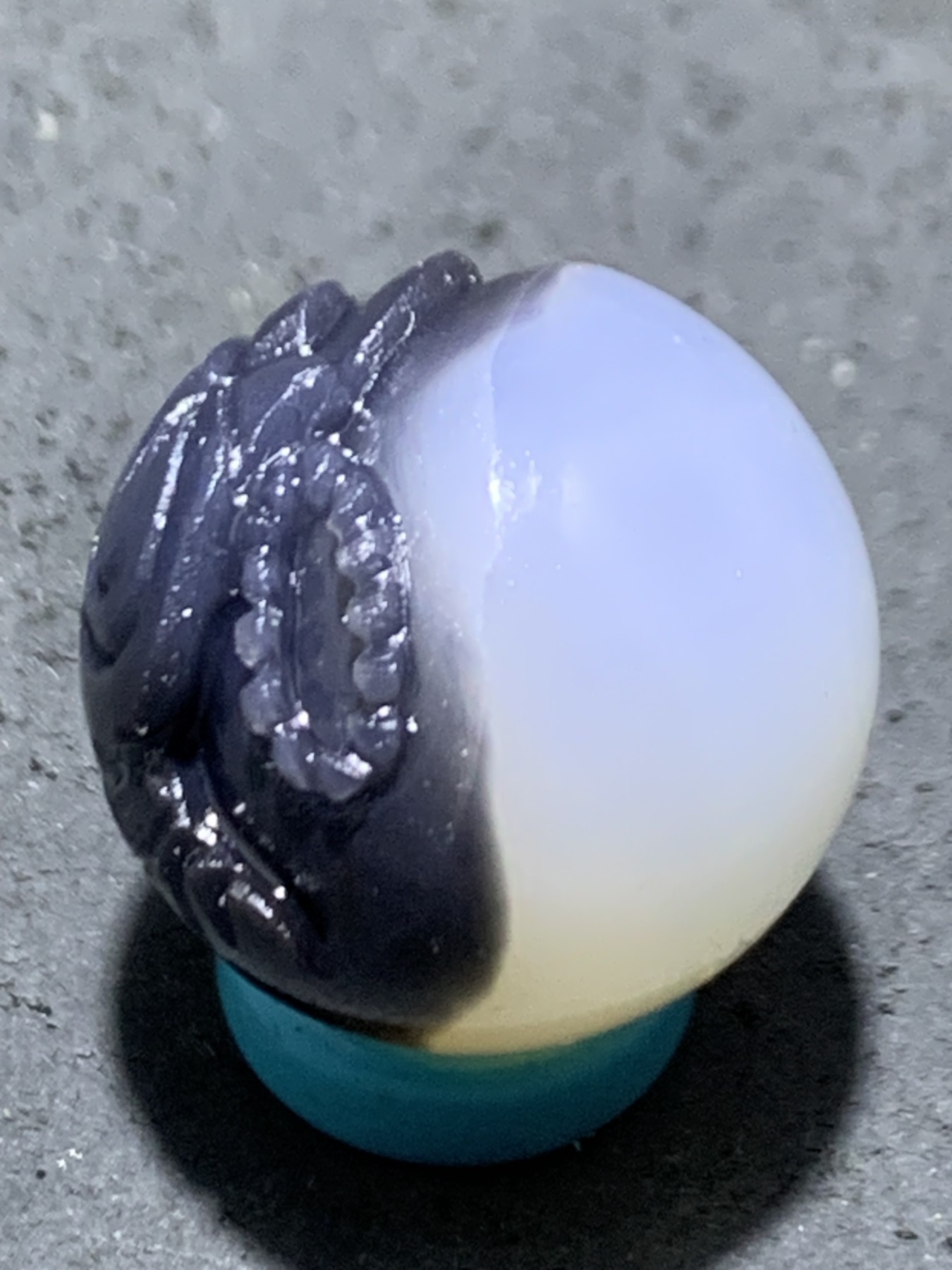 精品冰透高玉化药师玛瑙手工雕刻一心向佛珠子一颗