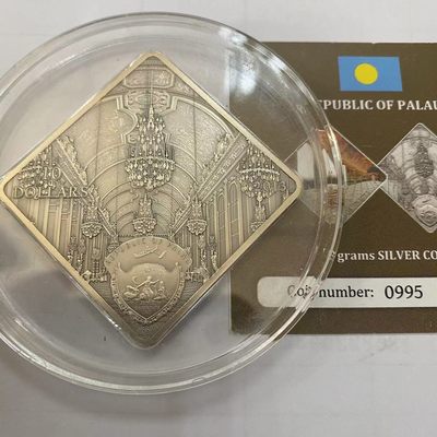 康怡轩钱币【新加坡+不丹+澳门+帕劳+美国+蒙古 纪念币专场】第251010期  2013年帕劳发行凡尔赛宫10元彩色菱形精制纪念银币 无外盒