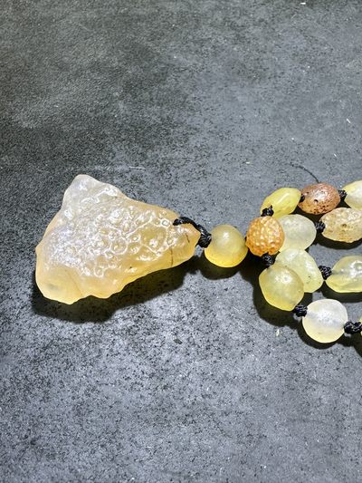 精美天然洁净透彻阿拉善彩珠玛瑙项链一条， 精美天然洁净透彻阿拉善彩珠玛瑙项链一条，