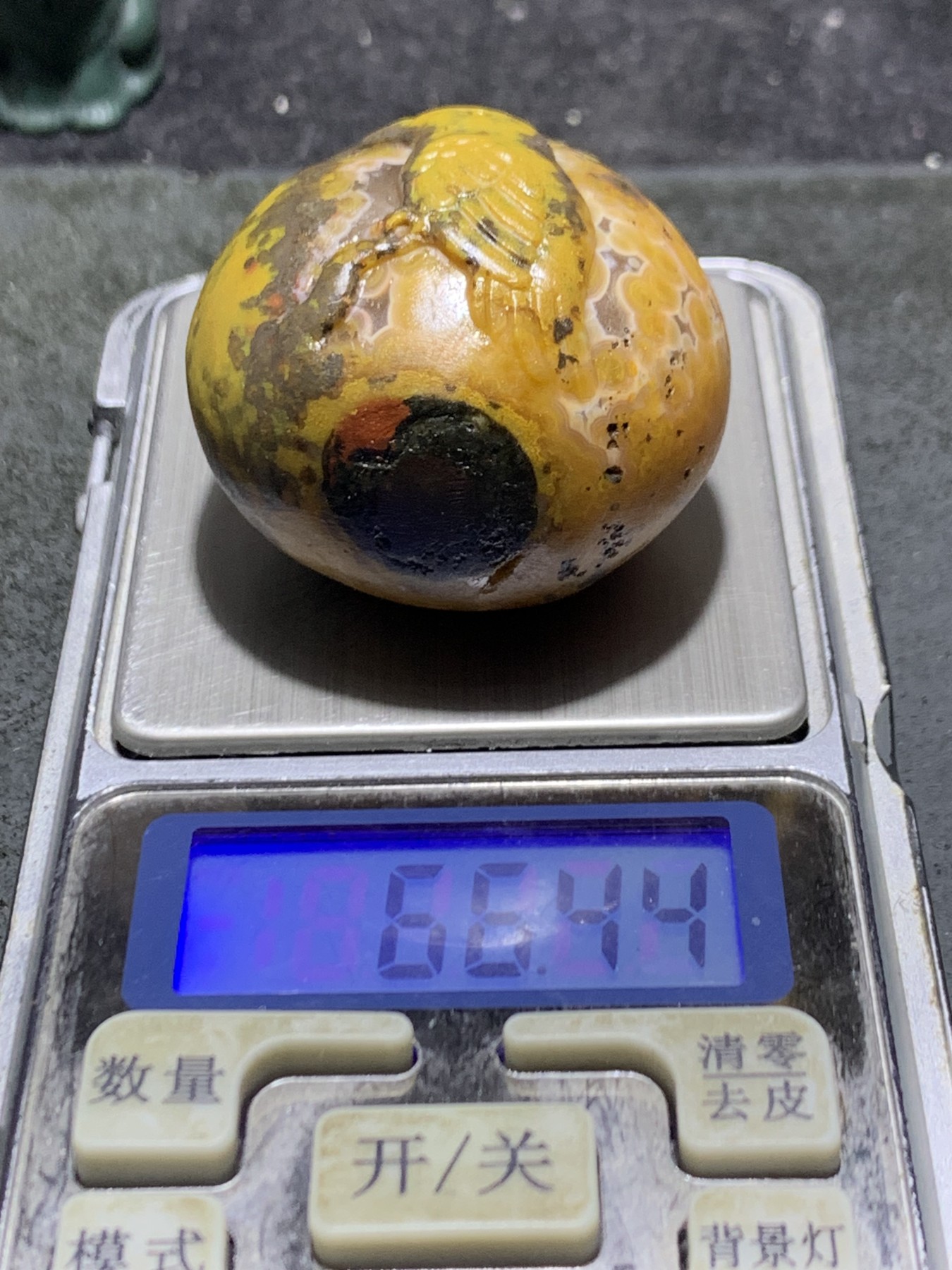 精美亚光原皮天眼战国红玛瑙手工雕刻喜鹊报喜把件一个，