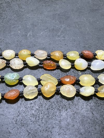 精美天然洁净透彻阿拉善彩珠玛瑙项链一条， 精美天然洁净透彻阿拉善彩珠玛瑙项链一条，