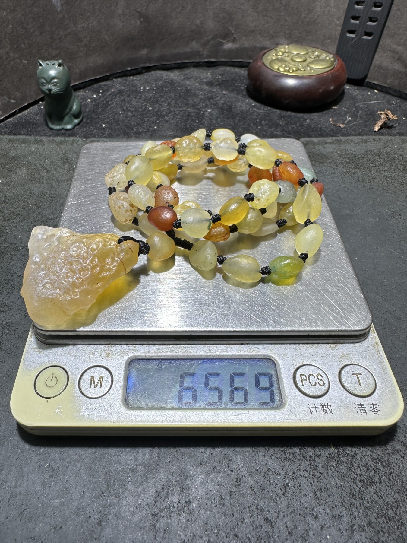 精美天然洁净透彻阿拉善彩珠玛瑙项链一条，