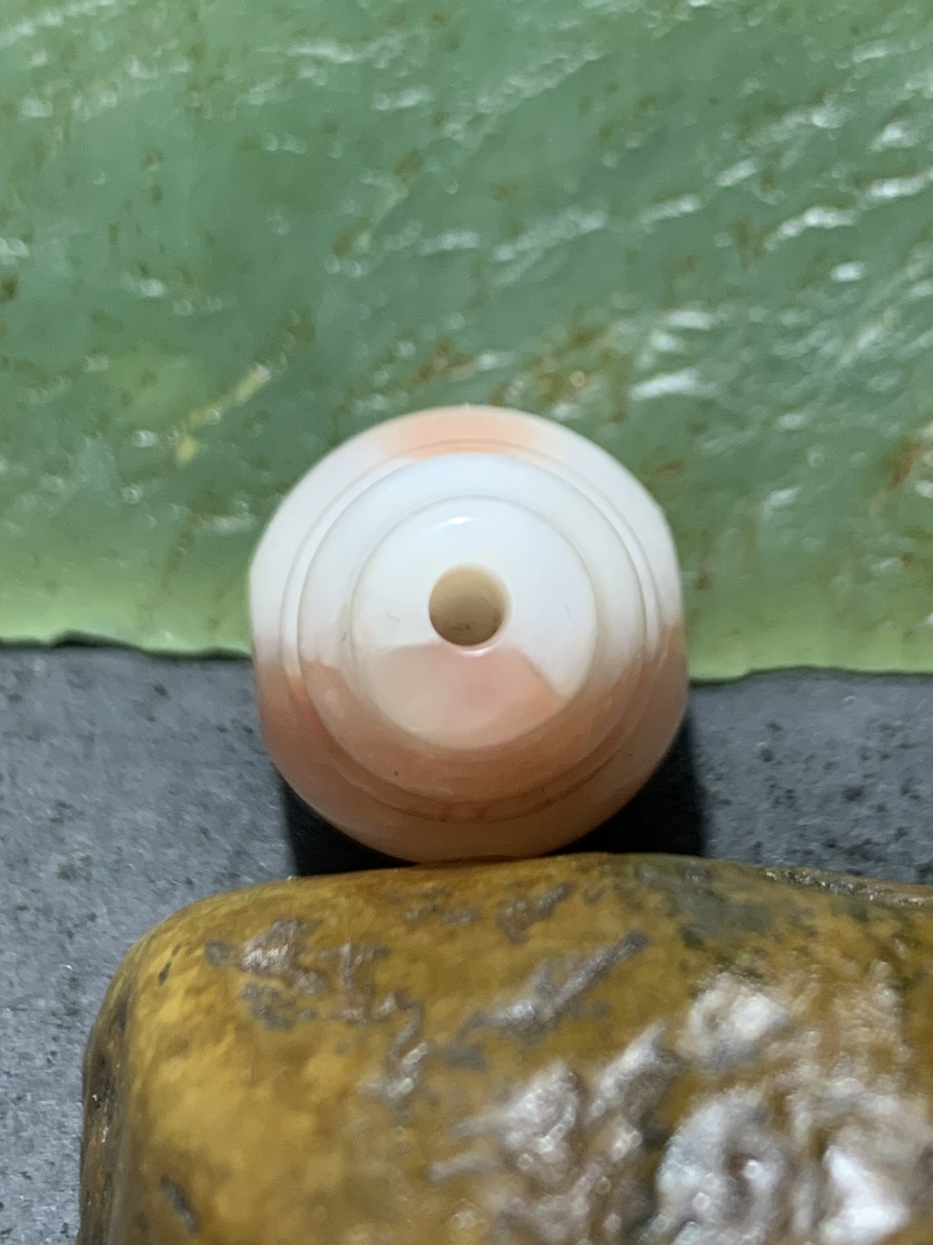 精美保山南红玛瑙红白双色三通佛头一个，