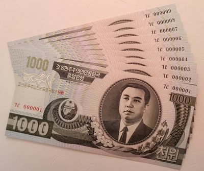 朝鲜60周年纪念钞2002年1000元 全新 靓号开门号000001－000009 九张一套  - 朝鲜60周年纪念钞2002年1000元 全新 靓号开门号000001－000009 九张一套 